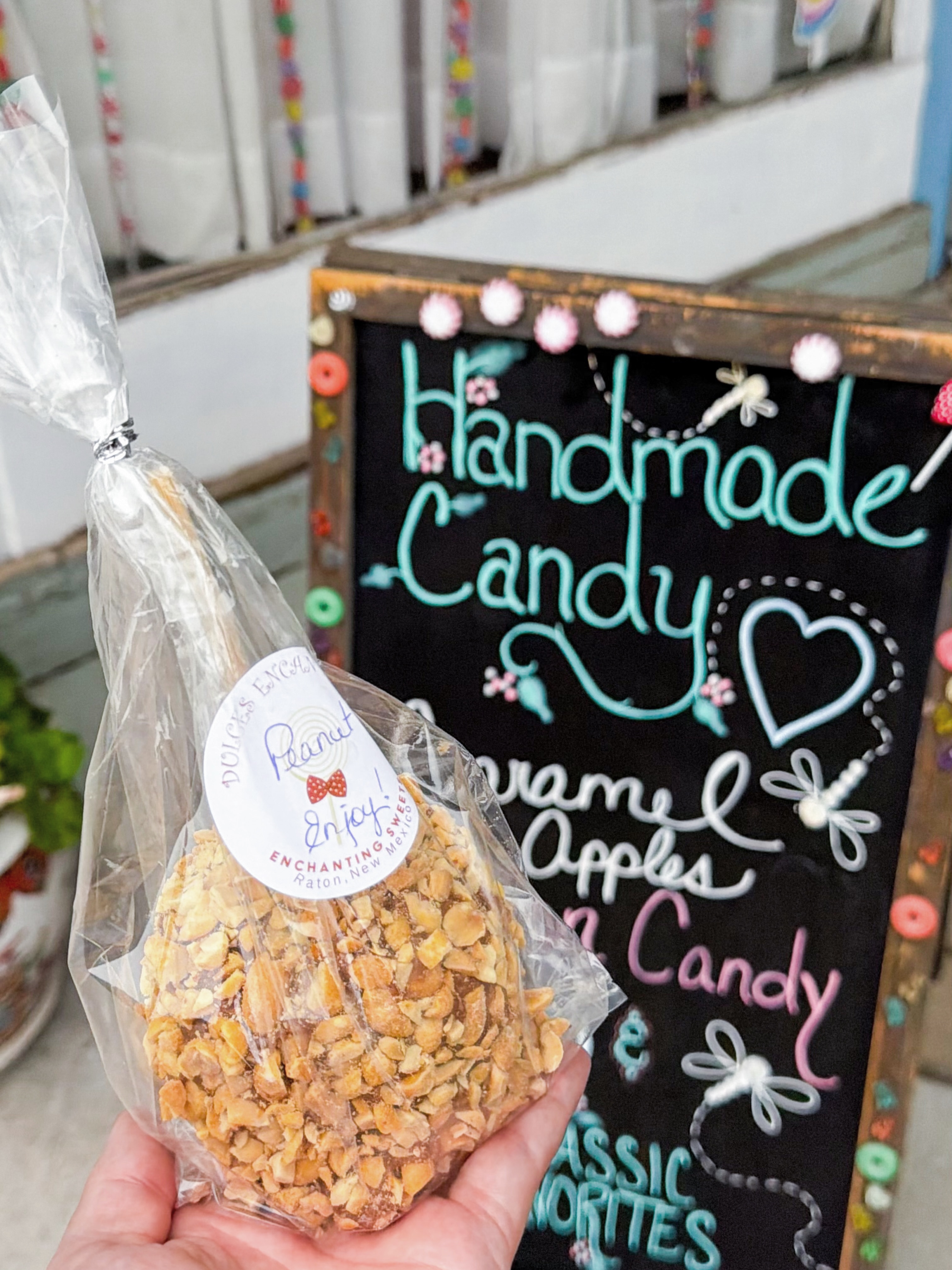 Sweet, sticky, and straight-up magical 🍭✨ Dulces Encantados is serving up homemade candy, dreamy caramel apples, and fluffy cotton candy that’ll take you right back to being a kid!
138 S 1st St. • Raton, New Mexico
#NewMexicoTrue #RatonNewMexico #ExploreRaton #ShopLocal #ShopSmall