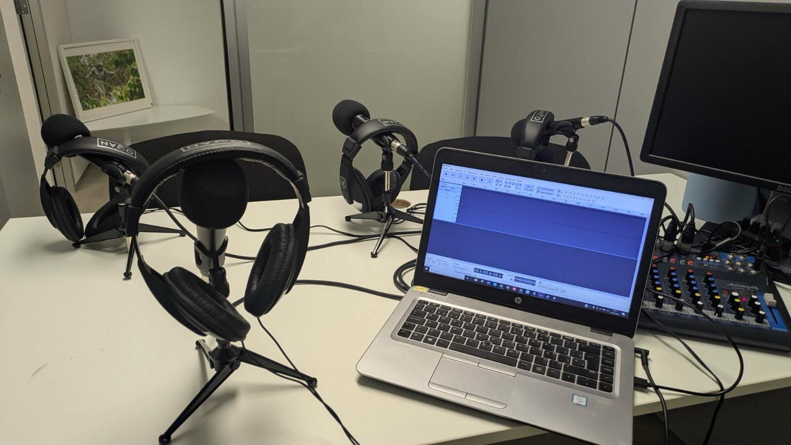 Ya hemos iniciado la instalación de nuestro sistema de podcast. Muy pronto, profesionales y NNA participarán en formaciones y talleres para hacer de esta herramienta un nuevo espacio de comunicación y aprendizaje
#podcast #espaciocomunicacion #nna #fundacionsanders #brechadigital