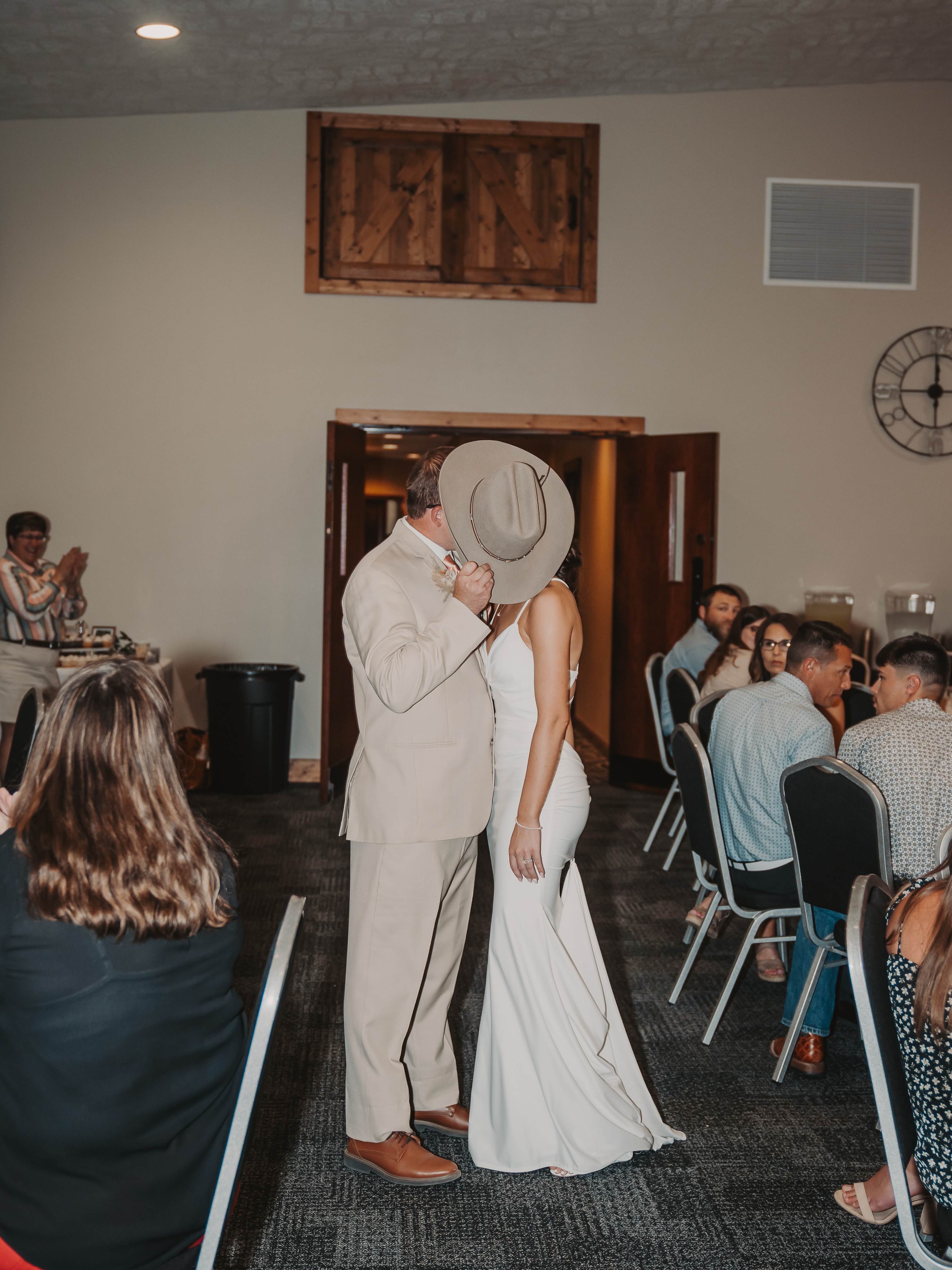 Am I dreaming or was this wedding the most PERFECT day ever?? Congratulations to the Lieber’s!🥂🤍
Photography by M Avenue Photography
#iowavenue #wedding #bride #weddinginspiration #venue