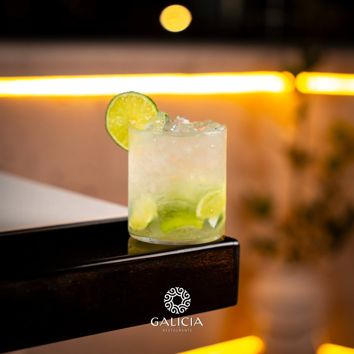 🍸 CAIPIRIÑA GALICIA 🍸
Refrescante, cítrica y perfecta para cualquier momento. ✨
Nuestra Caipiriña combina la intensidad de la cachaça con el frescor del limón y el hielo triturado, creando el equilibrio ideal entre sabor y frescura.
Ven y disfruta de este clásico brasileño en el mejor ambiente de Galicia. 🌿🍋
📍 Av. Manuel A. Odría 1636, Tacna
📲 Reservas: 907 687 688
#GaliciaRestaurante #Caipiriña #Cocktails #CocteleríaDeAutor #Tacna RestaurantesTacna BarTacna LimeCocktail DrinkTime HappyHour Cócteles BrasilEnTuMesa GaliciaTacna FoodAndDrinks ExperienciaGalicia 🍸✨