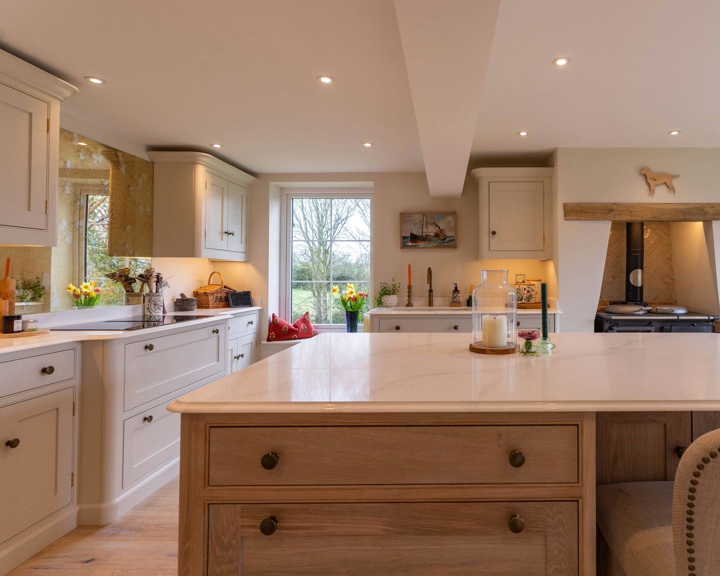 There's a reason some spaces instantly capture your attention. From the refined cabinetry and layered lighting to the perfectly proportioned island, every element works together to create a kitchen that feels sophisticated, one that could easily grace the pages of a design magazine. #BespokeDesign #KitchenInspo #InteriorDesign #ModernLiving