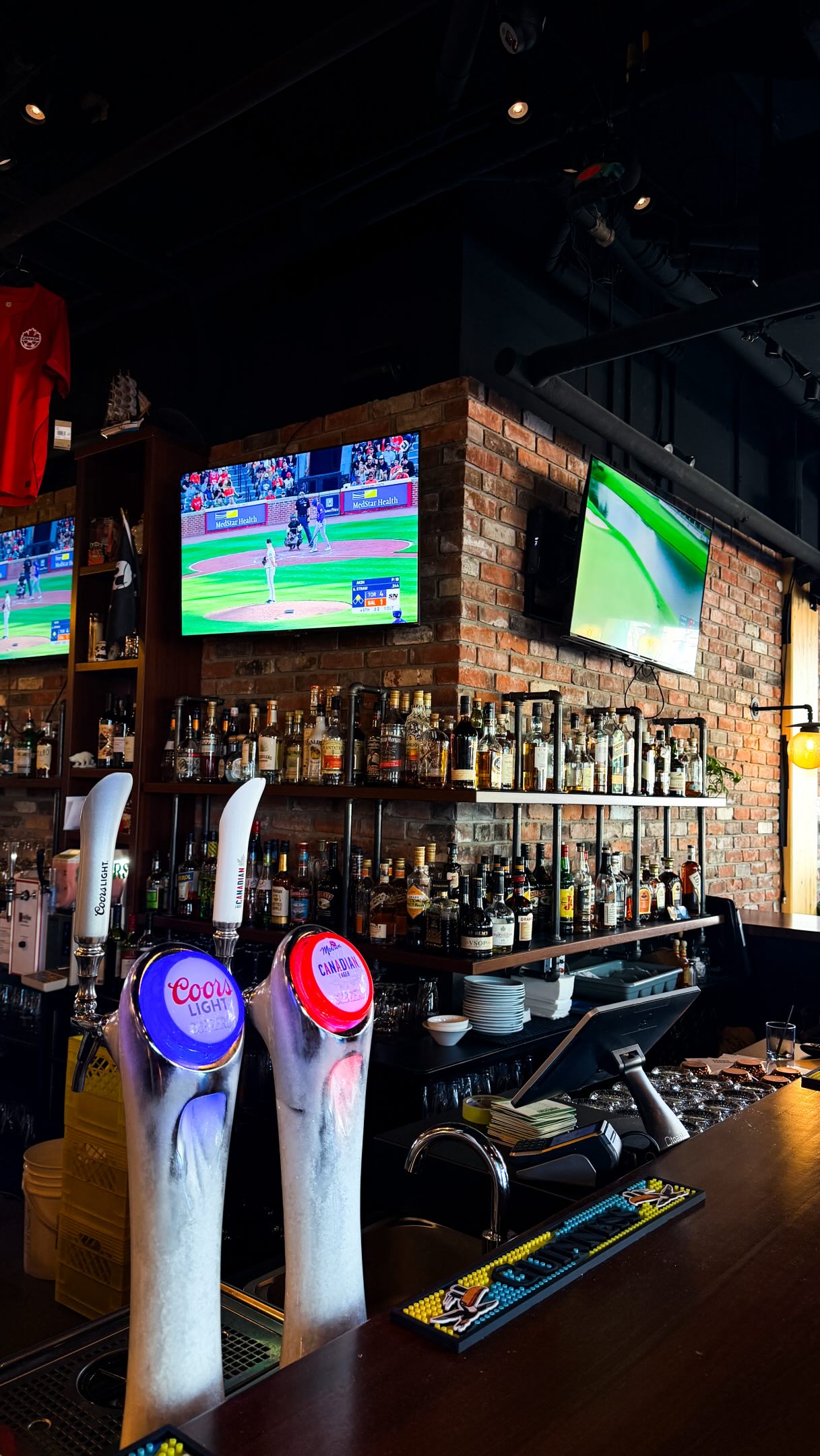 Not to love bomb you, but…why do you need any more reasons to come on down & experience this all for yourself? 😉
See you this week?
.
.
.
#esquimalt #yyjeats #yyjpubs #yyjpub #yyjfoodie