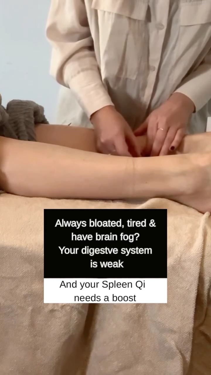 TCM recipe linked to strengthen spleen and rebuild digestion.
Bloating, fatigue and brain fog often seem like completely separate symptoms.
But in Chinese medicine, they’re always connected.
One of the most common patterns I see in clinic is a weak Spleen.
The Spleen is responsible for transforming food into energy and transporting fluids throughout the body.
When it’s functioning well, you feel energised, clear-headed and your digestion works smoothly.
When it becomes weak, food and fluids aren’t processed efficiently. Over time, this can lead to what Chinese medicine calls Dampness.
Dampness can show up as:
• Bloating
• Fatigue
• Brain fog
• Feeling heavy or sluggish
• Loose stools
• Lack of appetite
Some common things that can weaken the Spleen include chronic stress, overthinking, eating on the go, skipping meals, and regularly consuming cold foods and drinks.
Rather than looking at bloating, fatigue and brain fog as separate problems, Chinese medicine looks for the underlying pattern connecting them.
✔️Spleen recipe linked.
✔️Comment DIGESTION and I’ll send you my digestive health guide.