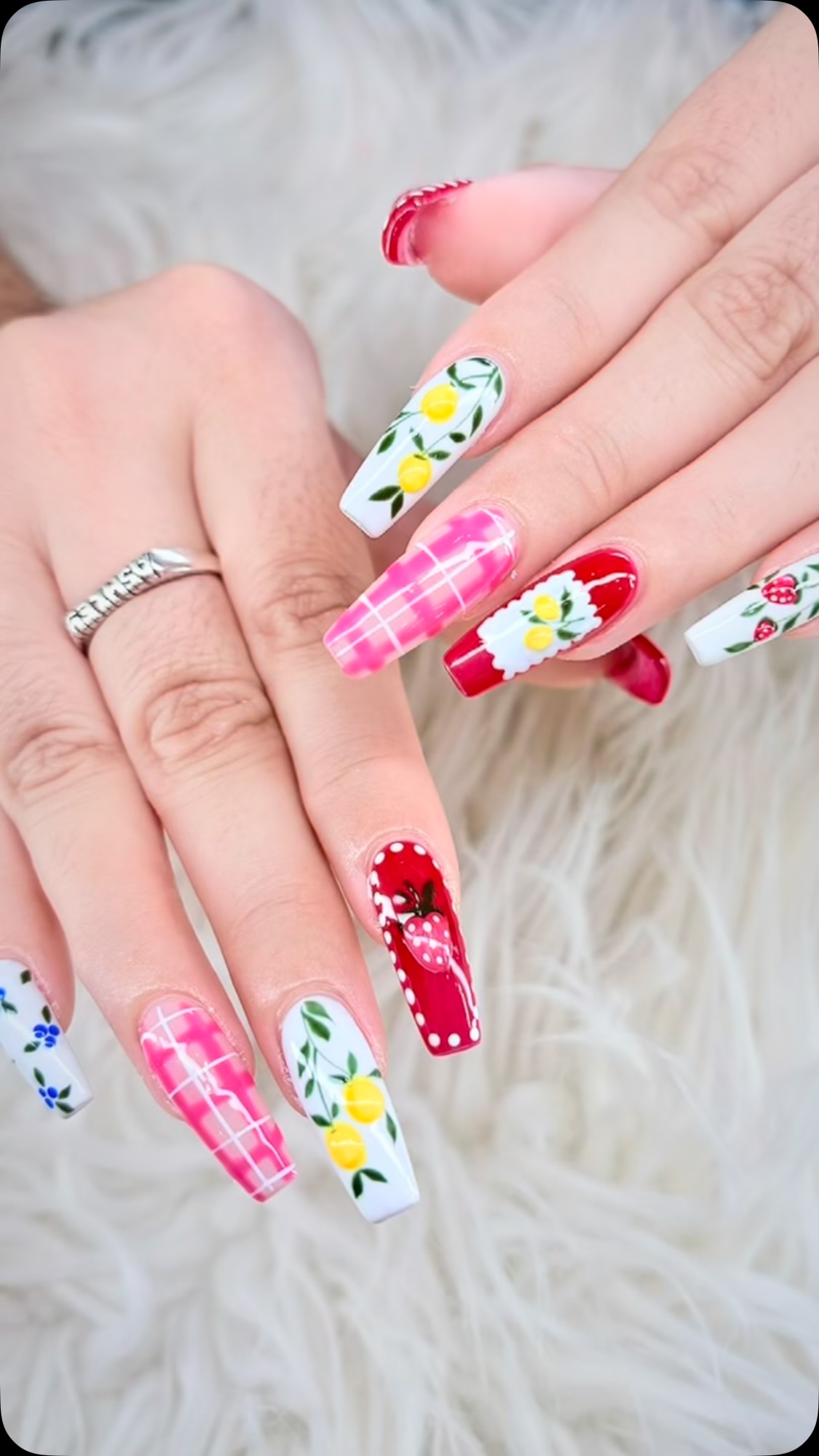 ๐๐๐๐ซ Too cute to eat, too fresh to miss โจ๐
Fruity nail season is EVERY season at Nini ๐
Created by Hachi โจ
Book your appointment with the Nini team and let us bring your dream set to life ๐#nininailstampa#nails#fypใทโค๏ธ๐โค๏ธ