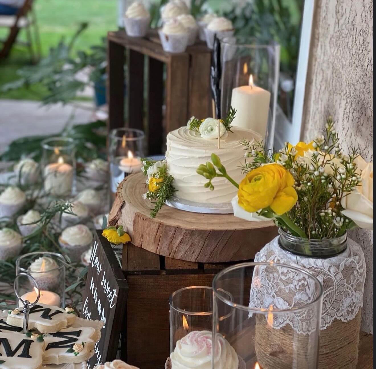Too pretty to eat… almost. 🌷🧁
✦
↳ Now booking weddings, bridal showers, baby showers & private events. ✨