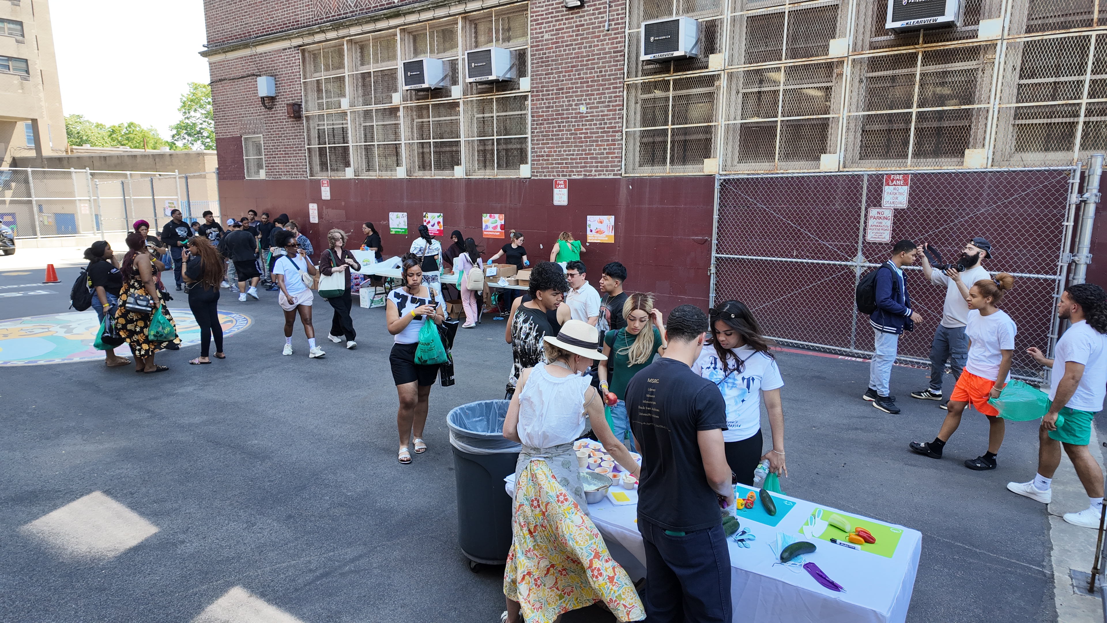 ๐ฟ CIHS Farmerโs Market Success! ๐๐
We brought freshness, community, and local flavor right to our community!
Thank you to everyone who came out to support our Farmerโs Market at Crotona International High School ๐
Stay tuned for more events like this!
#CIHS #FarmersMarket #BronxEvents #Community #LocalFood #HealthyLiving #GreenBeetz