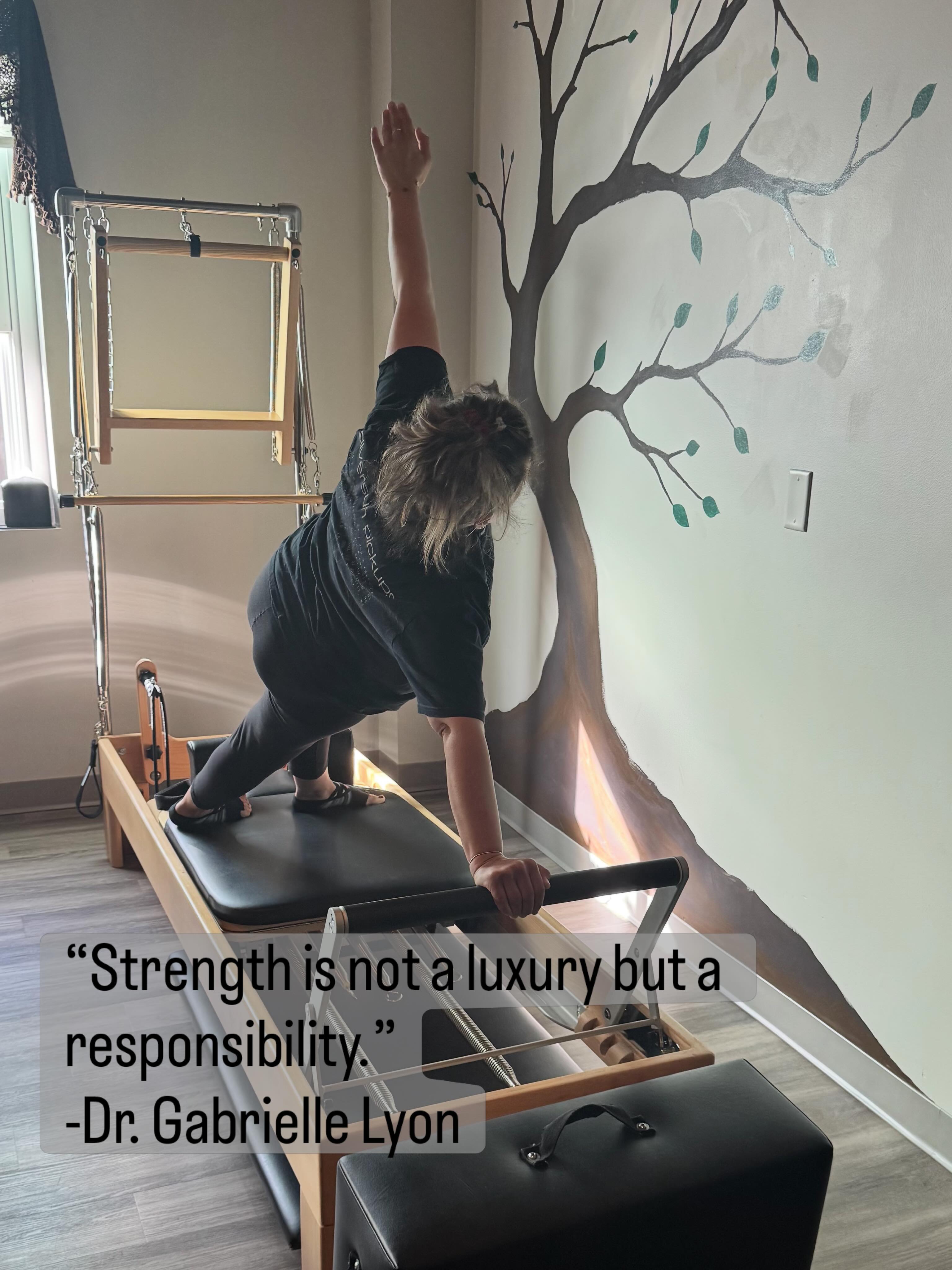This side plank variation challenges strength, balance, stability, and flexibility all at once. The goal isn’t to achieve the “perfect” shape—it’s to meet your body where it is today and celebrate what it can do.
Every session is a chance to grow stronger, move better, and reconnect with yourself.
🌳 Rooted in strength. Growing in possibility.
#EverCorePilatesAndWellness #PilatesReformer #StrongAndFlexible #BiddefordMaine #PilatesCommunity