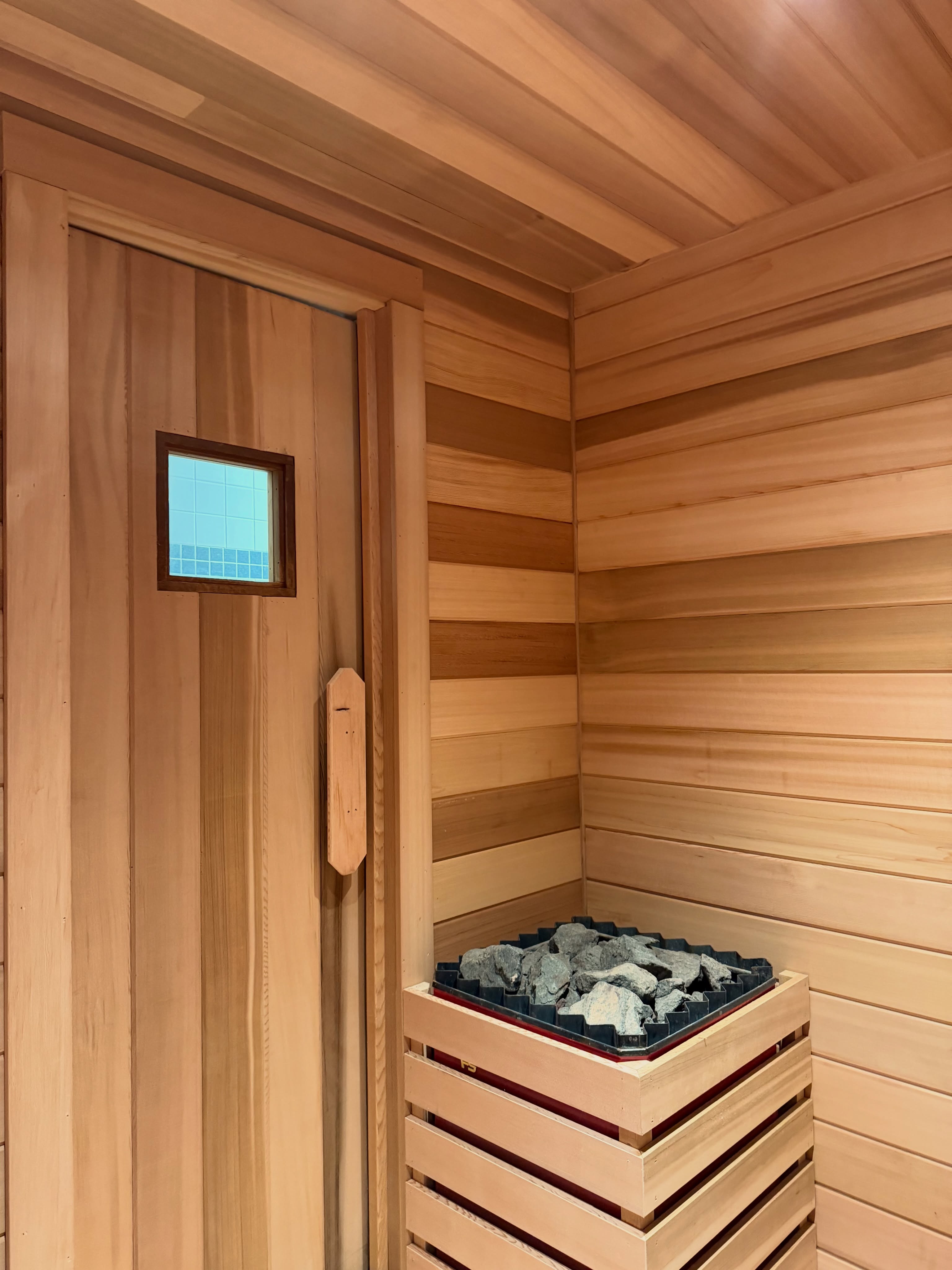 đĽ Our saunas are officially back open! đĽ
With brand new wood and new heating elements, theyâre ready to help you relax and recover after your workout. Thank you for your patience during the upgrades, weâre excited to welcome you back. A special thank you to @betterwoodhomes_inc for doing the work!
