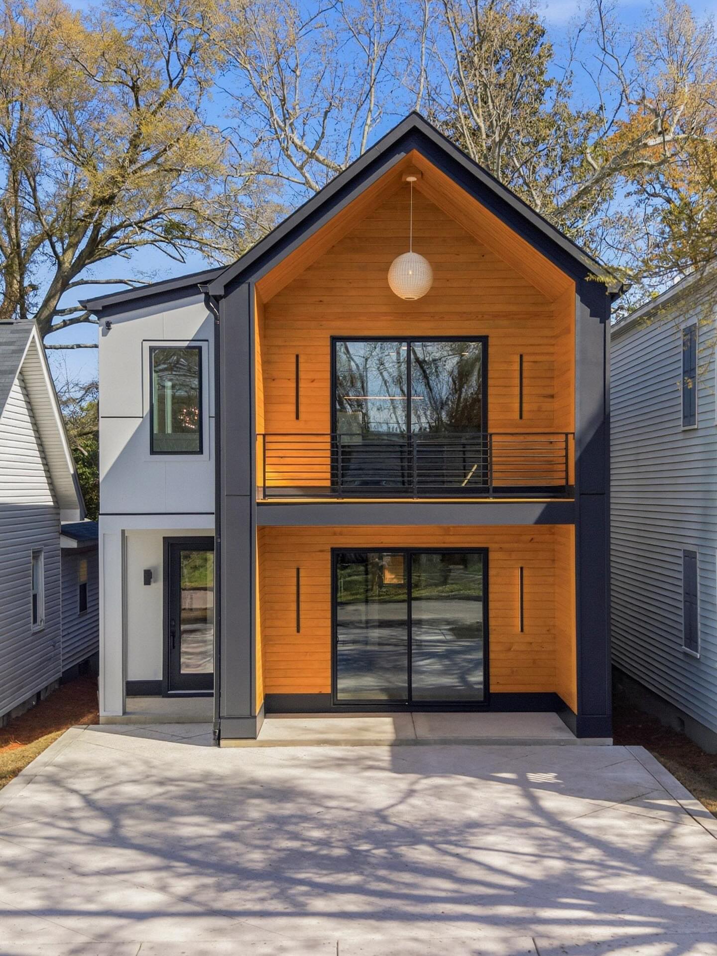 We live for building homes that make you do a double take 👀
#wilmington #build #modernhome #urbanlife #customhomes