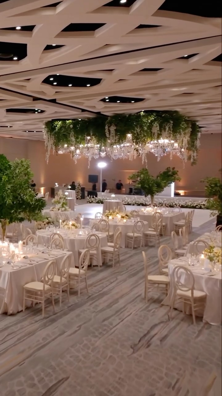 Destination wedding? Letâs go!
Beauty: @adorn_artistry_, @dualityartistryâ
Bridal Gown: @flairbostonâ
Bridal Reception Dress: @yourdreambridalâ
Event Design & Planning: @jennaculleyevents â
Entertainment: @rockwithu, @vanderbiltstringsâ
Floral: @kaleidoscopefloralâ
Photography: @maritwilliamsphoto, @glamspot_boothsâ
Rentals & Decor: @trinityspecialeventrentals, @encore_gloal, @phosevents, @lineneffectsâ
Stationery: @paperockscissor, @girlfridaycreativeâ
Venue/Catering/Bar: @ritzcarltonresortsofnaplesâ
Videography: @curtiskennedyfilms