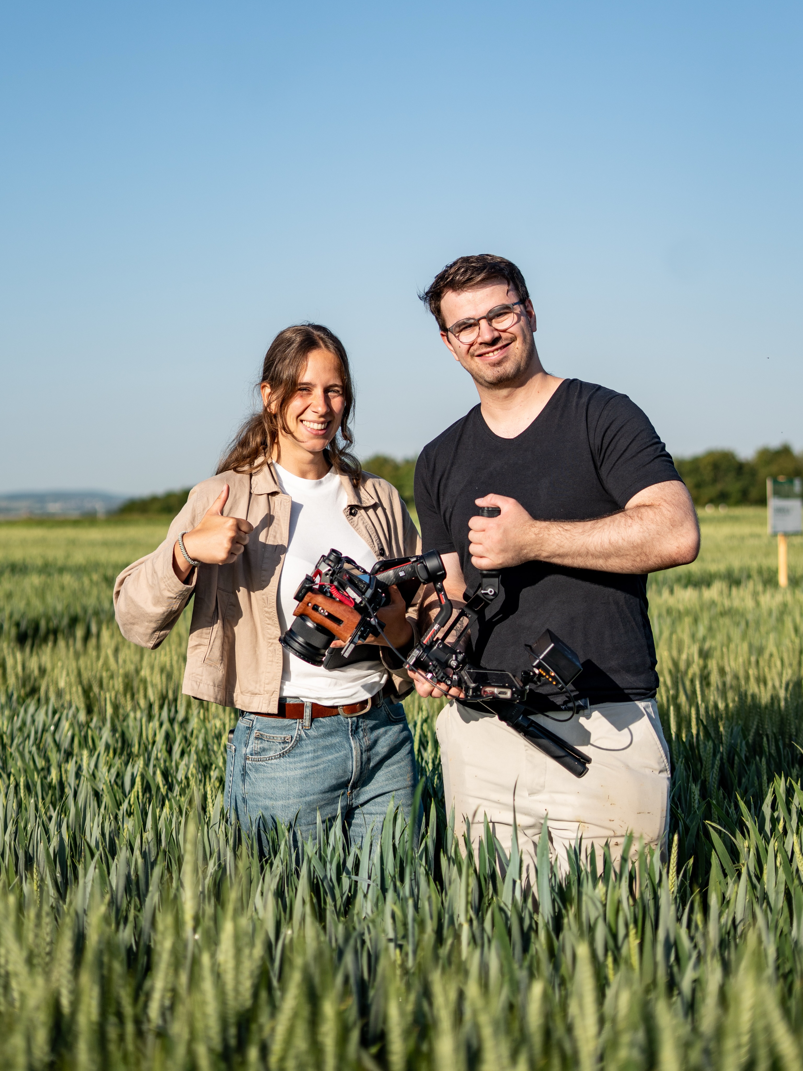 Erfolg beginnt mit der richtigen Saat aber auch im Marketing.
Aktuell produzieren wir bei Agro-Kontakt einen neuen Imagefilm für die @hauptsaaten .
Unser Ziel: die Menschen, das Know-how und die Leidenschaft hinter der Marke authentisch sichtbar machen - modern, glaubwürdig und nah an der Landwirtschaft.
Wir freuen uns darauf, bald erste Einblicke zu zeigen. 🎥🚜
#agrarmarketing #imagefilm #landwirtschaft #content #hauptsaaten
