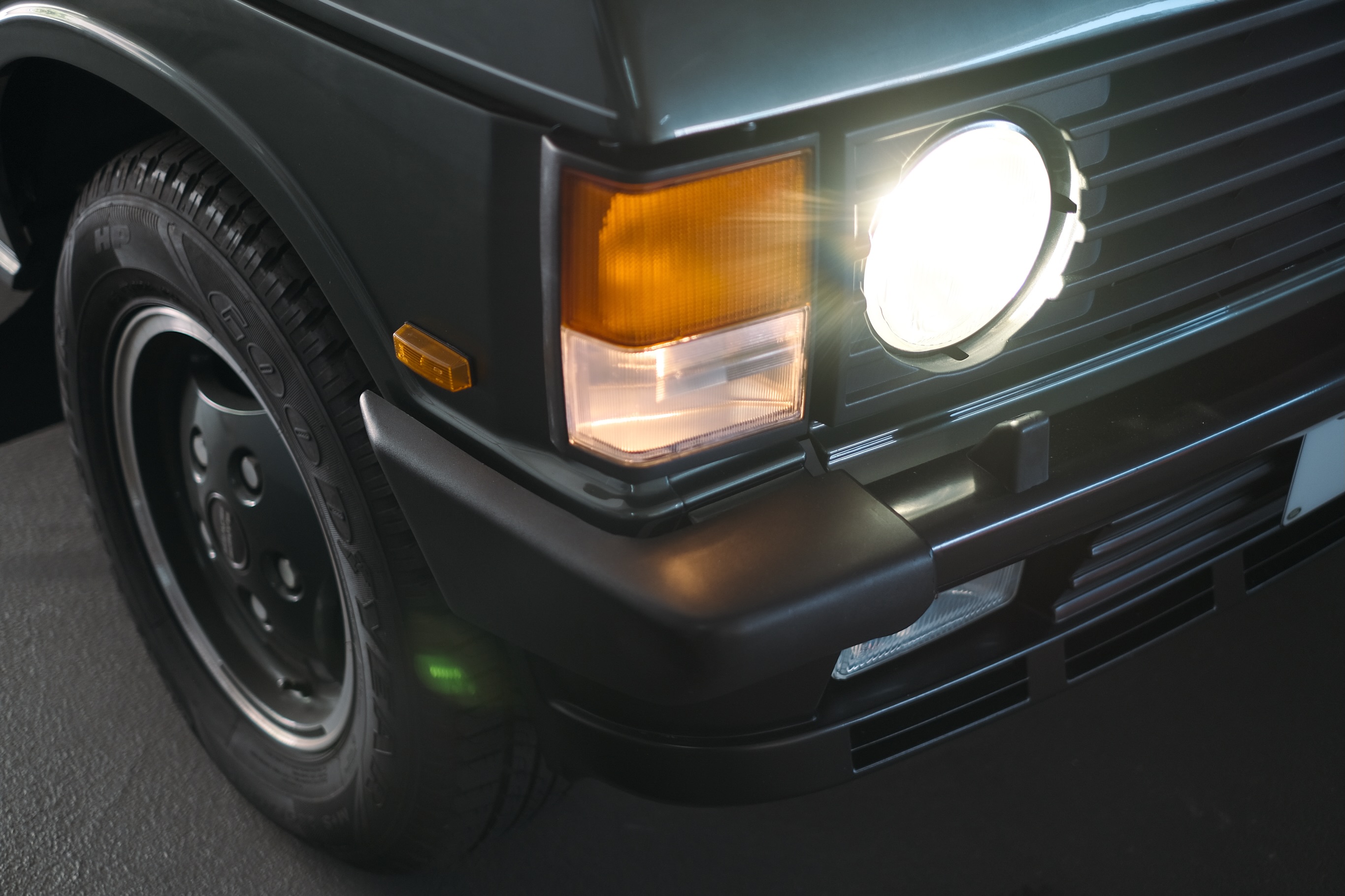 🌟For Sale🌟
1986 Range Rover Vouge SE Restromod by Kingsley
Price: 1,500,000 HKD
𝑯𝒊𝒈𝒉𝒍𝒊𝒈𝒉𝒕:
* Fully Restored with Bolt & Nuts from 2023-2024 spend over 137,00GBP ✅
* Upgraded 4.6L Injection Engine & Fully Rebuild 4 Speed Automatic Gearbox ✅
* Upgraded Kingsley Suspension and Brake System ✅
* Addiontal Build-in Air Conditioning System by Kingsley ✅
* Fully Refurbished interior including Kingsley Optional Heated Seats and Power Seats ✅
Model: Range Rover Vouge SE by Kingsley
Year: 1986 /2025
Engine: 4,600cc V8 280ps
Gearbox: 4 Speed Automatic Gearbox
Colour: British Racing Green
Mileage: 14,385 Miles (After Restored)
Owner: 0
—————————————————————————————
我地提供多元化服務:
- 汽車進口/ 出口服務(Import /Export Service)⛴
- 本地Classic Car 買賣 (Classic Car Trading)🚘
- 汽車寄存服務(Vehicle Storage Service)🫙
- 保養維修服務 (Vehicle Maintenance Service)🔧
- 汽車美容服務 (Vehicle Detailing) 🧼
- 攝影拍攝汽車租借服務 (Photograph / Shooting Vehicle Rental Service) 🎥
Car in Life Shop Address:
https://maps.app.goo.gl/GhaCM7zPFChhpvAi9?g_st=ic
Contact: +852 63840334