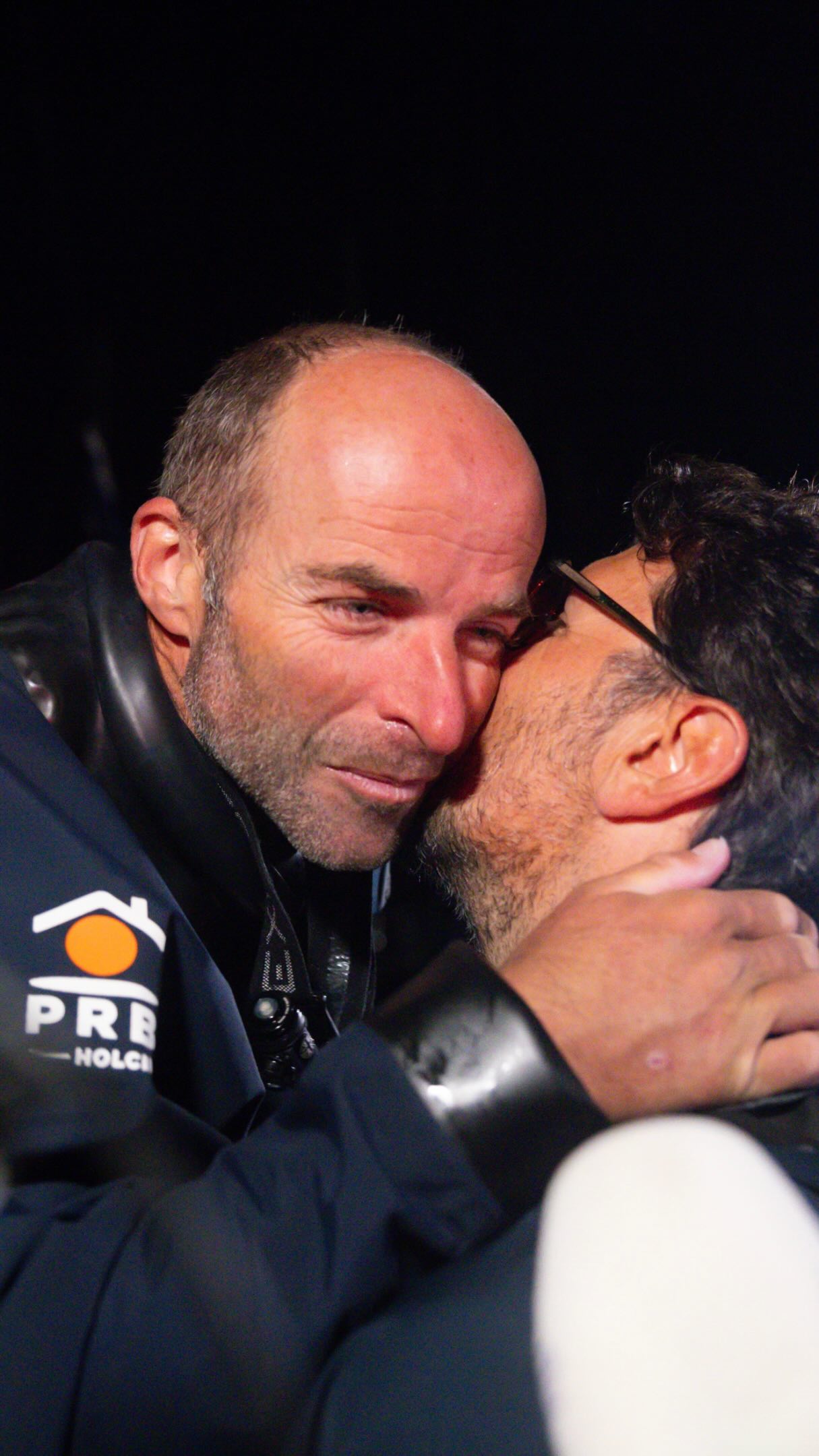 🥹 De la fatigue et des marins éreintés après certainement l’une des étapes les plus extrêmes de ces dernières années, mais aussi beaucoup de joie, d’émotion et de délivrance sur les pontons du Havre cette nuit ! 💫
🏆 Une nuit qui a vu @nicolaslunven être sacré, pour la 3e fois, grand vainqueur de la Solitaire du Figaro Paprec ! Et quel dénouement pour ces marins qui auront vécu les 24 dernières heures de course au rythme des rebondissements, avec notamment cette victoire d’étape de @paul__morvan dans les derniers milles 👏
🎬 Découvrez le résumé de cette arrivée finale !
🎥 Falcone Production / La Solitaire du Figaro Paprec
#LaSolitaire #IciNaissentLesLégendes
