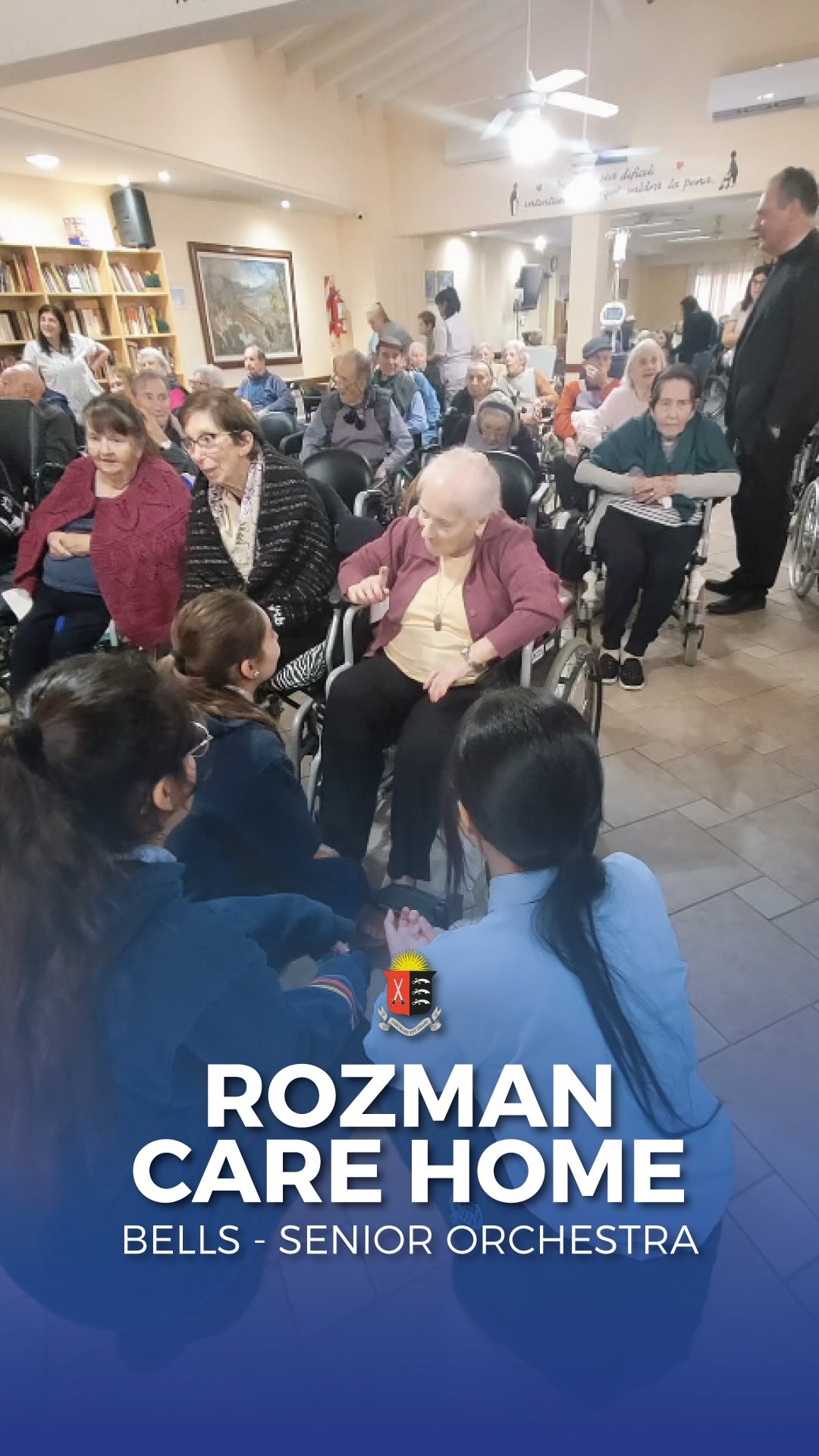 🎻🎼 As part of our BELLS Programme which reaches out to the community, the Senior Orchestra shared its traditional concert at Rozman Care Home, in a day filled with music.
At the end of the event, they enjoyed a warm chat with the residents, sharing stories and moments which enriched the heart.
Thank you for welcoming us and allowing us to experience such a special afternoon.
——————
🎻🎼 Como parte de nuestro Programa BELLS, que promueve el vínculo con la comunidad, la Orquesta de Senior compartió su tradicional concierto en el Hogar de Ancianos Rozman, en una jornada colmada de música.
Al finalizar el evento, los alumnos disfrutaron de una cálida charla con los residentes, compartiendo historias y momentos que enriquecieron el corazón.
Gracias por recibirnos y permitirnos vivir una tarde tan especial.
#StHildasCollege #BELLS #community #empathy #Hurlingham