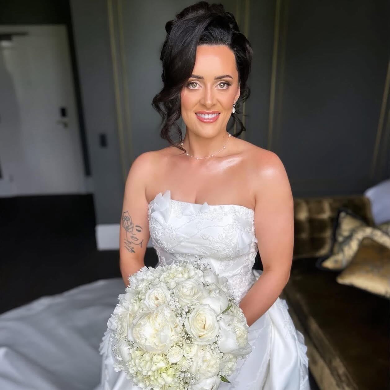 SHANNAN
The beautiful Shannan from @thefacestudiox
Massive congratulations to you both and thank you for choosing me to be part of your glam squad
Spray tan @clairegardenmakeupandspraytans
Hair @zoegordonspecialoccasionhair_
Make up @holliewoodbeauty6