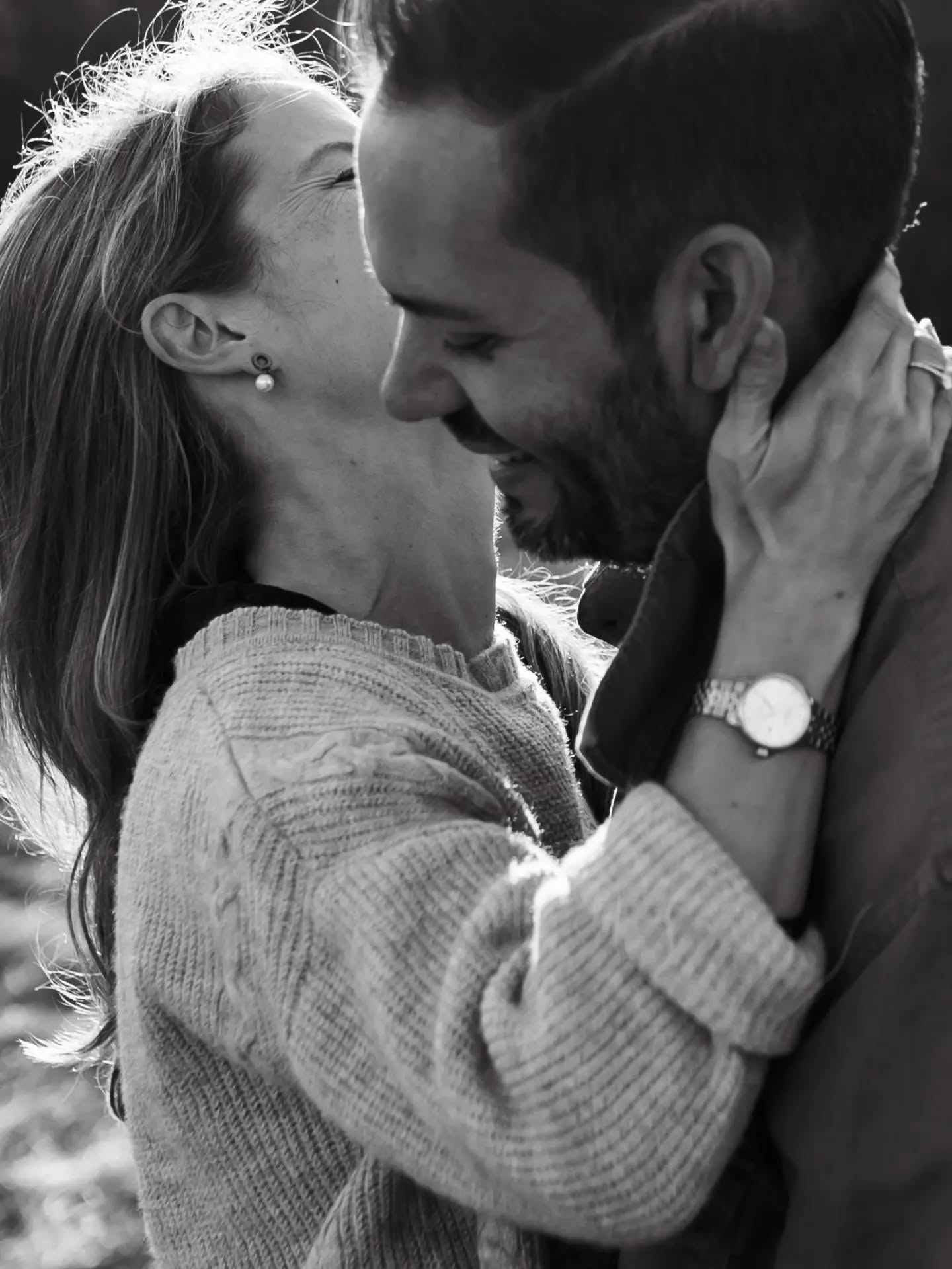 Äntligen är dagen här när underbara L och P gifter sig. ♡ Solen skiner, peppen är enorm och jag VET att dagen kommer bjuda på helt fantastiska moments. 😍
#bröllop2026 #preweddingshoot #bröllopsfotograf
