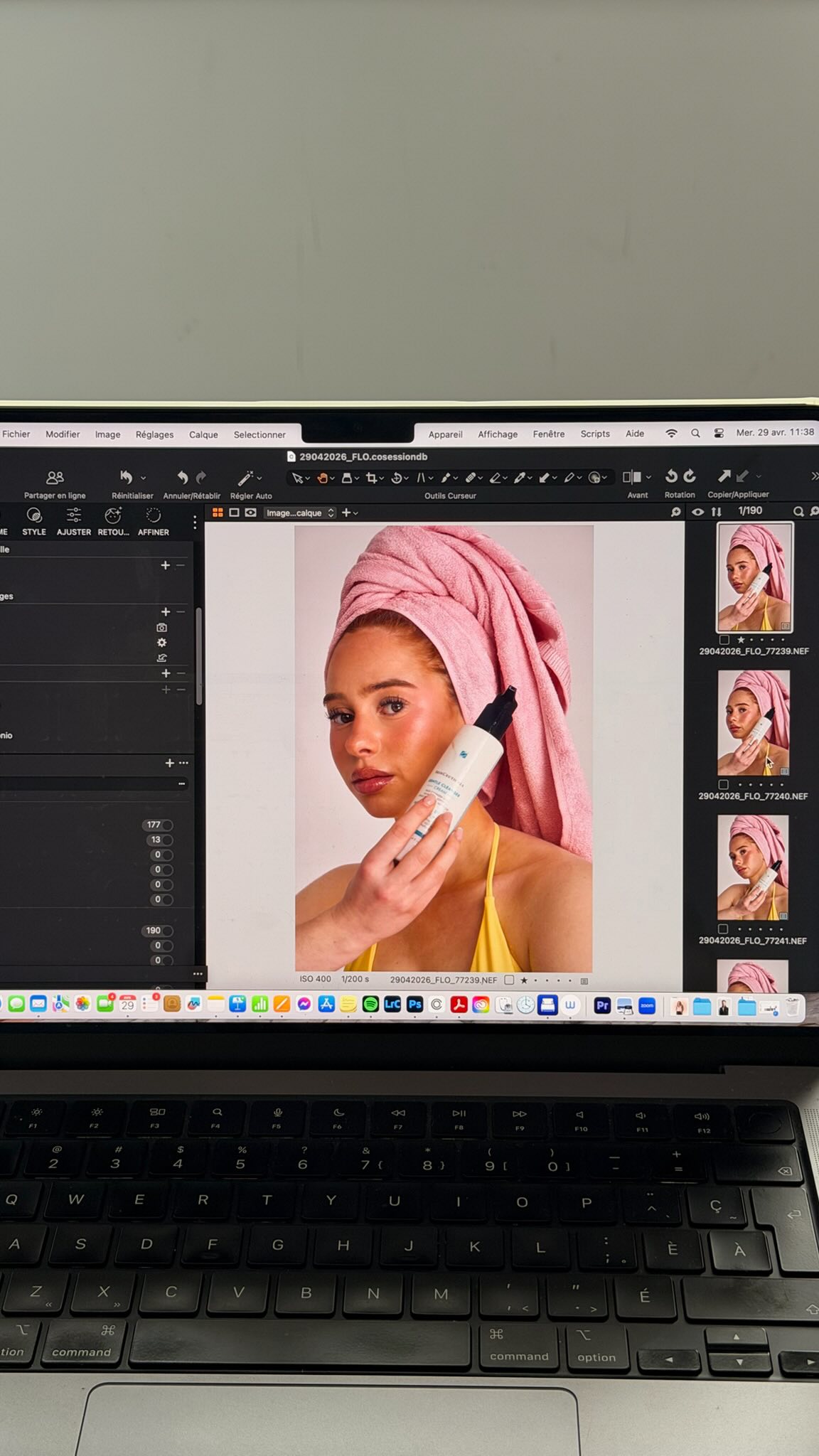 It’s a Flo Summer @cliniqueflomd 🍦🫧
We brought a pink lemonade inspired summer concept to life through vibrant imagery, fresh skin focused shots, and an elevated playful aesthetic, all tied together through intentional storytelling and creative direction.
Photography: @mathilde_gardonio
Art production & direction: @the_digitaldiary_
Models: @kiaracellini @laudiprata @_marina_leclerc_
.
C’est l’été version Flo @cliniqueflomd 🍦🫧
On a donné vie à un concept estival inspiré du pink lemonade à travers des visuels vibrants, des plans beauté axés sur la peau, et une esthétique à la fois ludique et raffinée, le tout porté par une direction créative et un storytelling intentionnel.
Photographie : @mathilde_gardonioProduction & direction artistique : @the_digitaldiary_Modèles : @kiaracellini @laudiprata @_marina_leclerc_