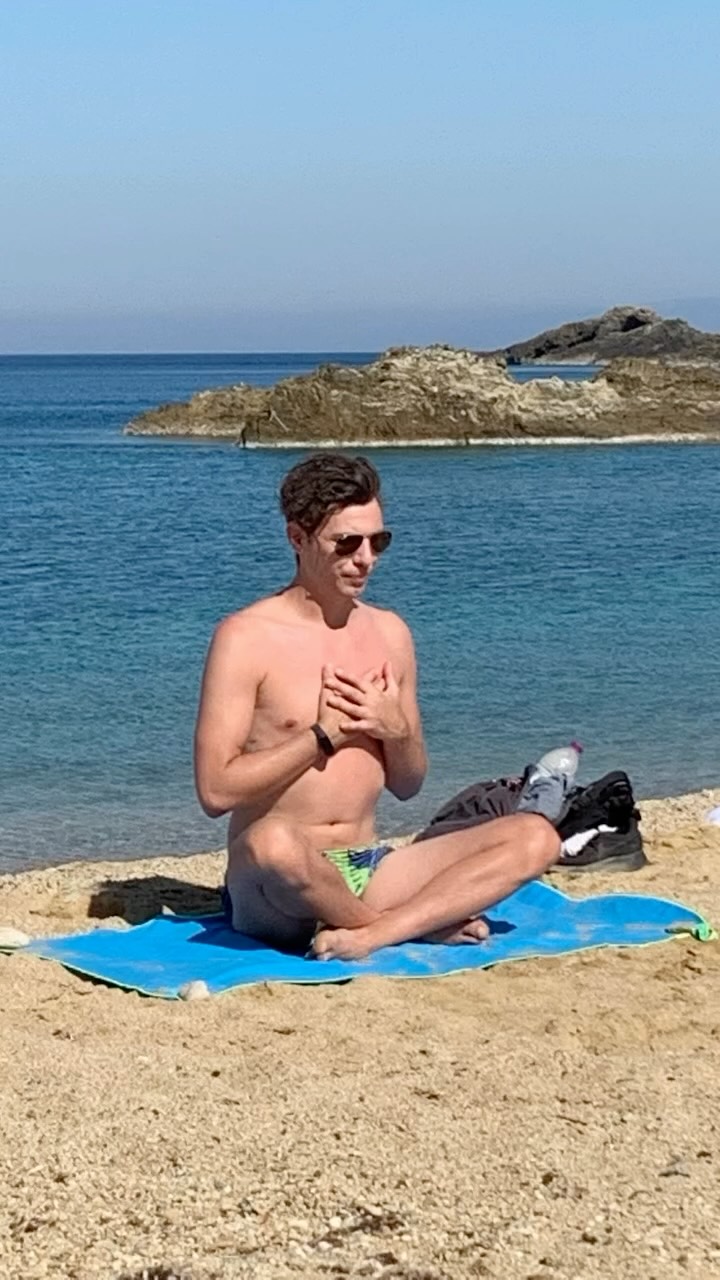 Hey Yogis
Men only retreats are coming☀️💦
20-27 June with @cayoga_fabiocaio
15-22 August with @timyogi
Fitness, Pilates and Embodiment with @markfit_mykonos @pilatesmykonos @retodumeng