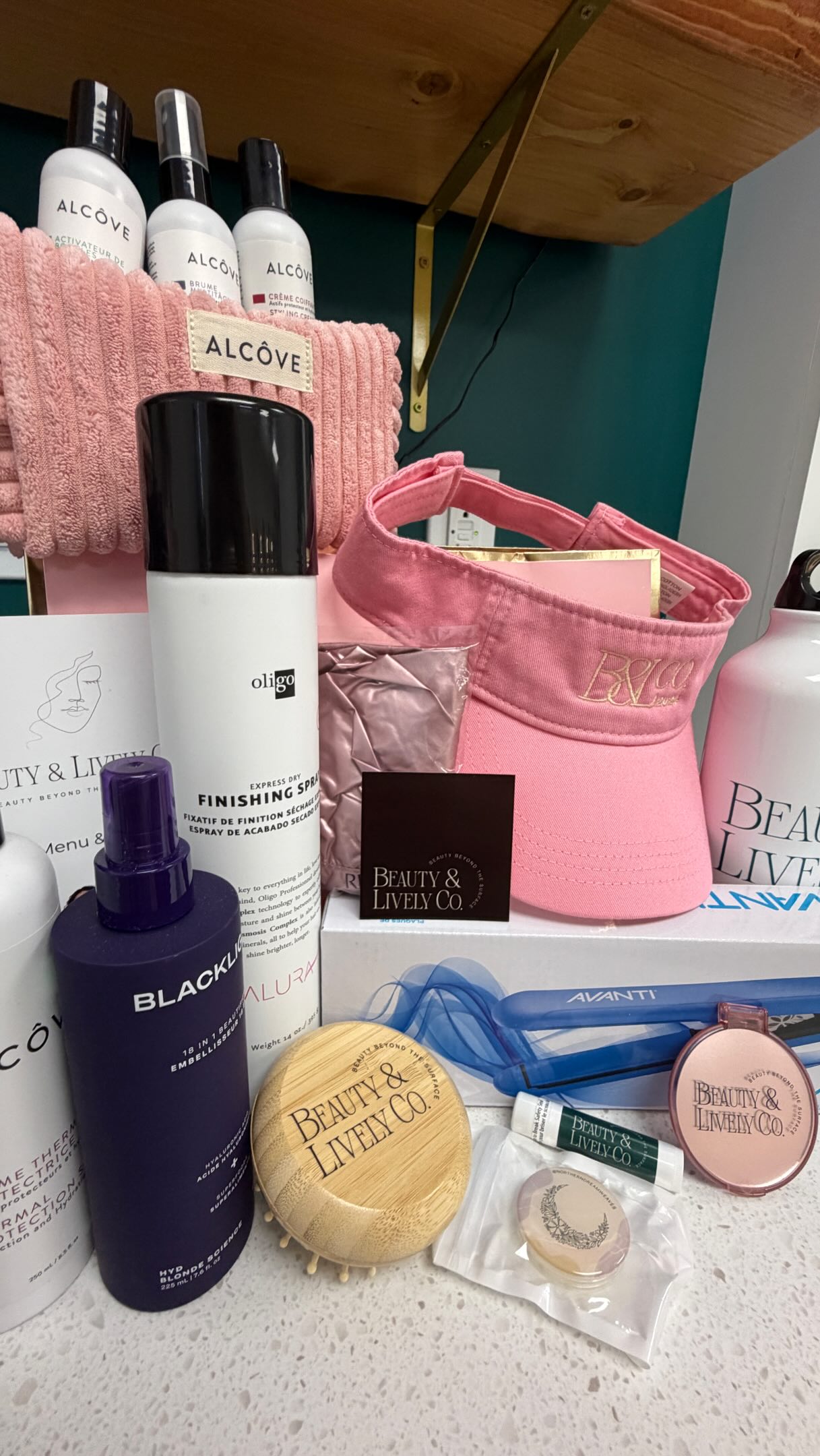 Today is the final day to get into our massive giveaways for celebrating our 2nd year anniversary!
Happy 2 Years to us!!! 🎉
#itsouranniversary♥️ #beautyandlivelyco #beautysalon #hairstylist #localbusiness