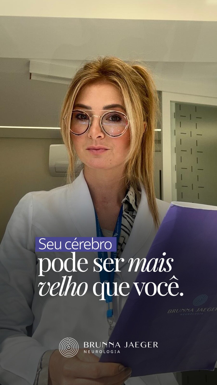 A cronologia e a biologia nem sempre andam juntas.
O conceito de Brain Aging busca entender por que algumas pessoas chegam aos 70 anos com cérebros extremamente preservados, enquanto outras apresentam envelhecimento cerebral acelerado décadas antes.
Pesquisas envolvendo biomarcadores, inteligência artificial e medicina de precisão tentam estimar essa “idade biológica cerebral”, também chamada por alguns pesquisadores de BrainClock.
E o mais importante:
genética importa, mas estilo de vida também.
Sono, atividade física, controle vascular, saúde mental e hábitos ao longo da vida parecem influenciar diretamente a velocidade do envelhecimento cerebral.
A neurologia caminha cada vez mais para uma medicina mais individualizada e preventiva.
#BrainAging #Neurologia #SaúdeCerebral #Alzheimer #erictopol