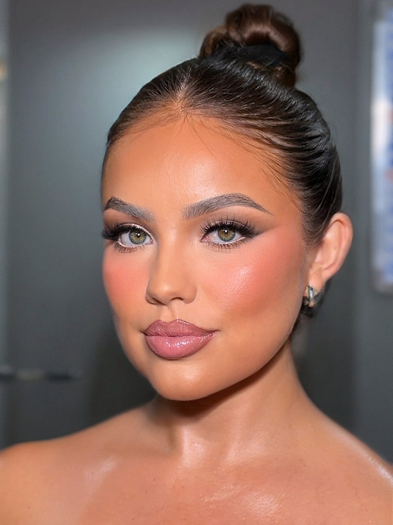In Studio Glam Sessions 🤎 At The PALACE: @la_boheme_______
with my favorite muse: @dhamar_giron
.
.
.
#jamaicamakeupartist #jamaicamua #jamaicanmua #jamaicanmakeupartist