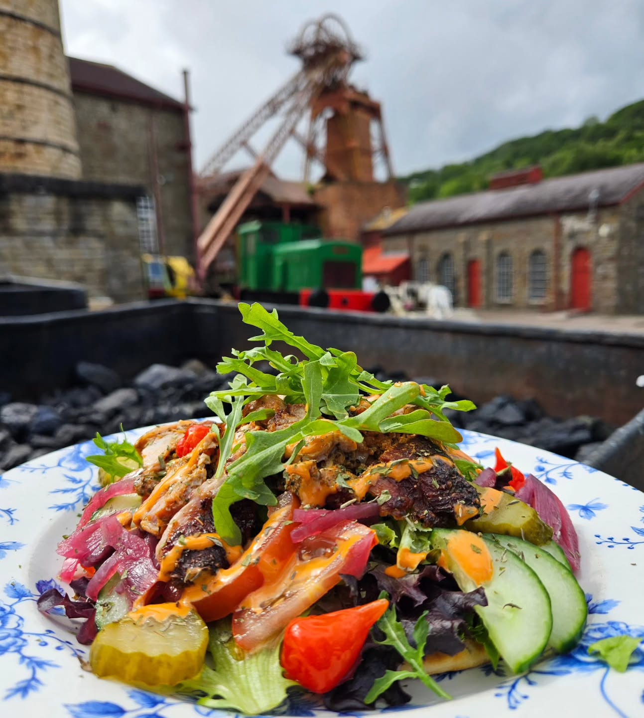 I posted earlier in the week that I was going to post more of our savoury food, so here is one of our new specials!
Our Open Flatbread Chicken Salad, loaded with loads of tasty salad, super tasty, light and filling π
See you soon