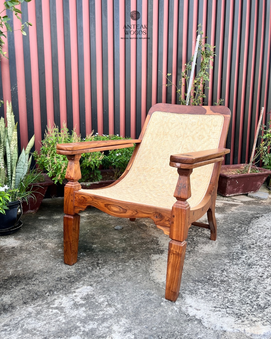There’s something timeless about cane,
a craft that has traveled through generations, finding its place in homes of every era.
Light, elegant, and effortlessly charming, these pieces prove that good design never ages.
#canefurnitureschennai #chennaifurnitures #chennaiantiquestore #anteakwoods #furniture