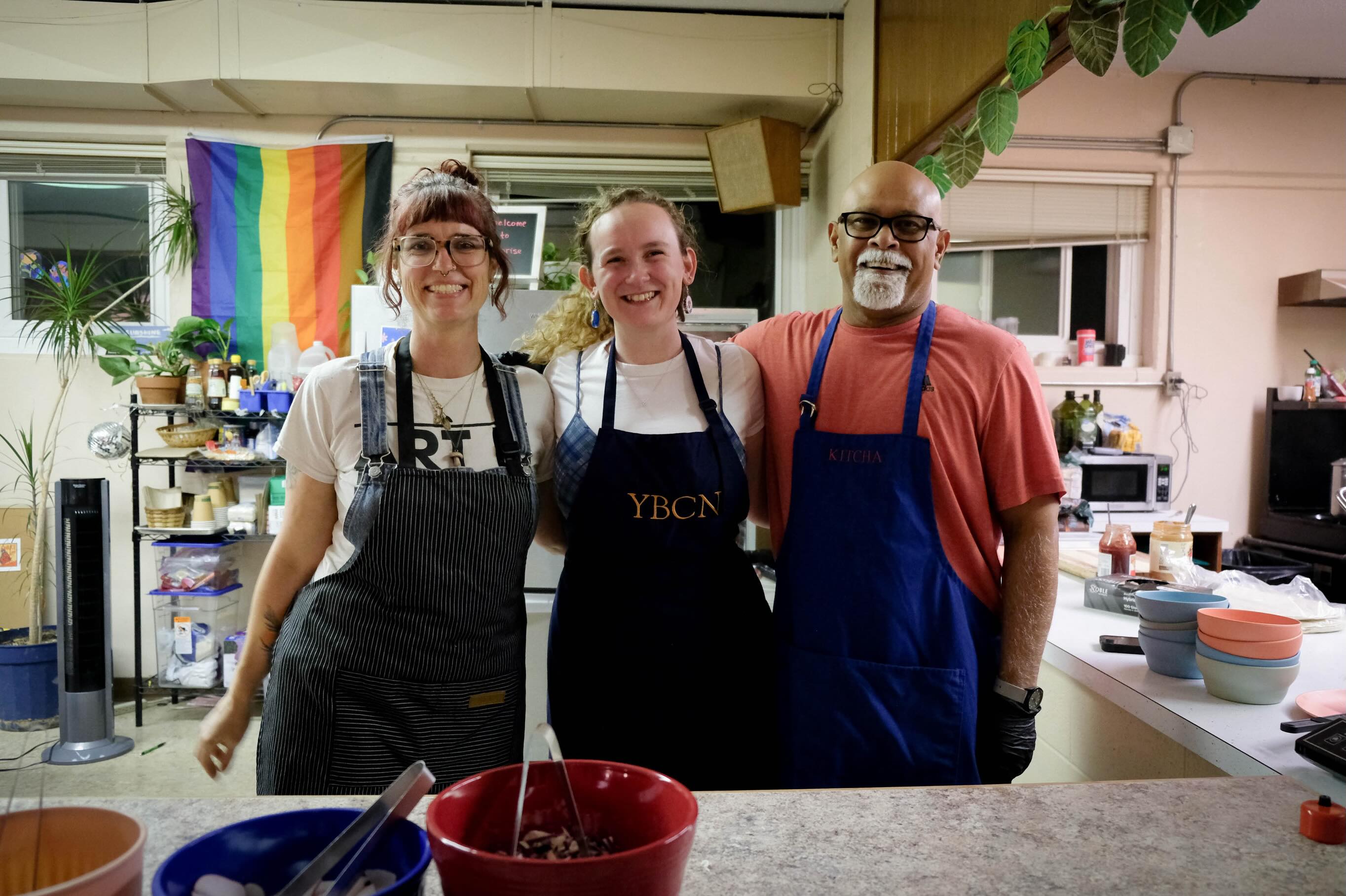 Community meal nights are the best nights! Join us for dinner tonight 5 to 7 PM. We are serving pesto pasta with white beans and veggies, dessert, and drinks. Take it to go or sit and dine with us! All are welcome! We have gluten-free, vegan and kid friendly options as well! Donations accepted, but never required. Can’t wait to see you!
📷: Laura Shannon 💗 @photosfromlauras