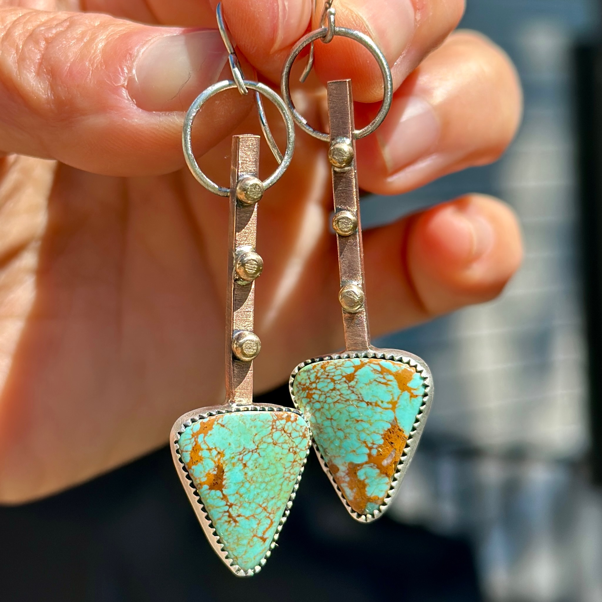 Dream boldly. Wander bravely. Trust the journey unfolding before you. These arrow earrings are a reminder that every step forward matters, even when the destination is still unknown. Let the arrow point the way. 🏹🧡✨