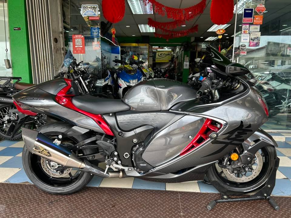 SUPER HOT HOT SALES!!😍HOT TRADE IN !!!! 2024 SUZUKI GSX1300R HAYABUSA !!!! READY STOCK !!!ORIGINAL CONDITION !!! 4-2-2 YOSHIMURA TITANIUM FULL SYSTEM !!! 😍👍 DONT MISS IT !!! FULLY LOADED ACCESSORIES!!!
BRAND: SUZUKI
MODEL: GSX1300R HAYABUSA
YEAR: 2024
REGISTERED: 2024
IMPORT BARU / NEW IMPORT MODEL
MILEAGE: 4K KM ONLY (ORIGINAL LOW MILEAGE)
PRICE : RM 98,999 (NEGO)
🎉🎉🎉🎉SIAPA CEPAT SIAPA DAPAT
HOT ITEM !!!🎉🎉🎉
FEATURES
1) YOSHIMURA R11 Sq FULL TWIN TITANIUM RACING EXHAUST SYSTEM ( 4-2-2)
-Increase 7 BHP
- reduced 12KG
- RM22k PRICING
2) TFT
3) BREMBO BRAKES
4) ORIGINAL RNG SLIDERS 5)GB RACING ENGINE COVER
6) ORIGINAL TIRES
7) SINGLE SET COVER
8)HANDLE BAR RAISER
9) SERVICE RECORDS
10) ACCIDENT FREE
MIN DEPOSIT/ DOWN PAYMENT RM RM 9900 ( T&C APPLY )
LOAN MAX - 7 YEARS/TAHUN
LOWEST INTEREST MARKET FINANCING RATES % or above
****T&C APPLY ****
AVAILABLE 👍👍
-SPAY LATER MOTORCYCLE ✅(SHOPEE)
-✅CREDIT CARD 0% INSTALLMENT SCHEME AVAILABLE ✅
-CALL 03-78765497 OR -WHATSAPP 012 7892173
✅ FOR FULL DETAILS 👌👌TCAPPLY
LOAN APPLICATION REQUIRED DOCUMENTS
-EMPLOYED APPLICANT (DOCUMENT PERKERJA )
1) IC
2) 3 MONTHS LATEST PAYSLIPS
3) 3 MONTHS BANKSTATEMENT
4) EPF
SELF EMPLOYED APPLICANT
(DOCUMENT BUSINESS SENDIRI )
1) SSM
2) 6 MONTHS LATEST COMPANY BANK STATEMENT
***T&C APPLY***
FREE ITEMS 🎁
HELMET FULL FACE
RIDING JACKET
2x LABOUR FREE SERVICES
***********************************
Contact us before its too late ✅
CHIA MOTOR SDN BHD
WhatsApp - 012 7892173
Email - chiamotorracing@yahoo.com
Tel: 03-78765497☎️
🌎Address: No. 17, Jln 21/17, S.E.A Park 46300 Petaling Jaya, Selangor.
Facebook : chia motor sdn bhd
Office hour: Monday - Saturday 9:00am - 7:00pm
Sunday - Closed
CHIA MOTOR SDN BHD is a company that runs High Power Motor deal since 1967.
WE PROVIDE MOTORCYCLES SERVICES SUCH AS
BUYING/SELLING / TRADE-IN / SERVICE & REPAIR / TOWING BREAKDOWN / ACCIDENT CLAIM / RIDING GEAR & ACCESSORIES ✅🔧🤝
Why buy from us?
Chia Motor being Operating Motorcycles dealerships and Trusted Dealer Since 1967 . Authorised dealers brand such as Kawasaki , Suzuki , Alpinestars,Modenas , imported motorcycle brand and more.