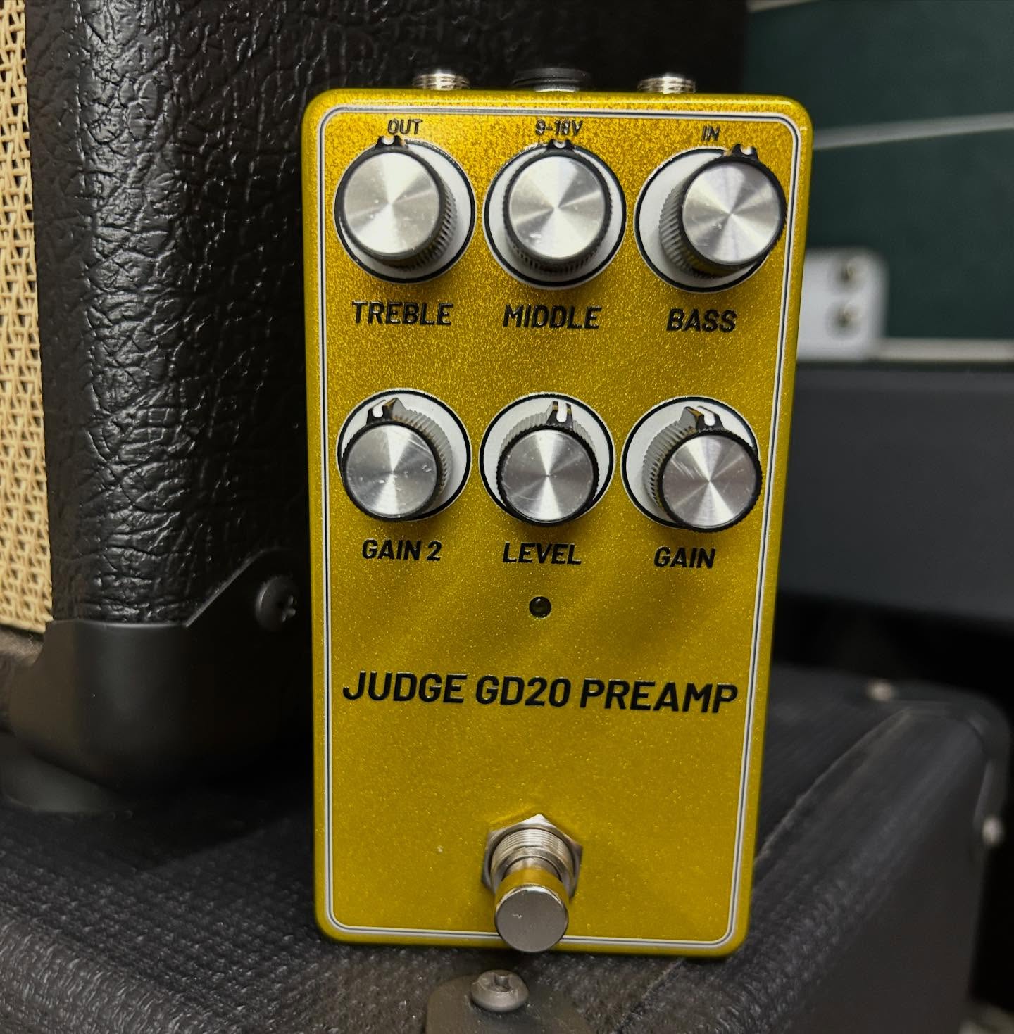 Now available!
Amp in a box! The JUDGE GD20 in a pedal. Use a 9v source to use as a standard pedal. Use an 18v supply to get a line out to feed a power amp or into the effects return jack of your amp. Or into your input jack for some crazy front end slam.
We use JFETS to mimic the gain structure and tone stack of our GD20 amp.