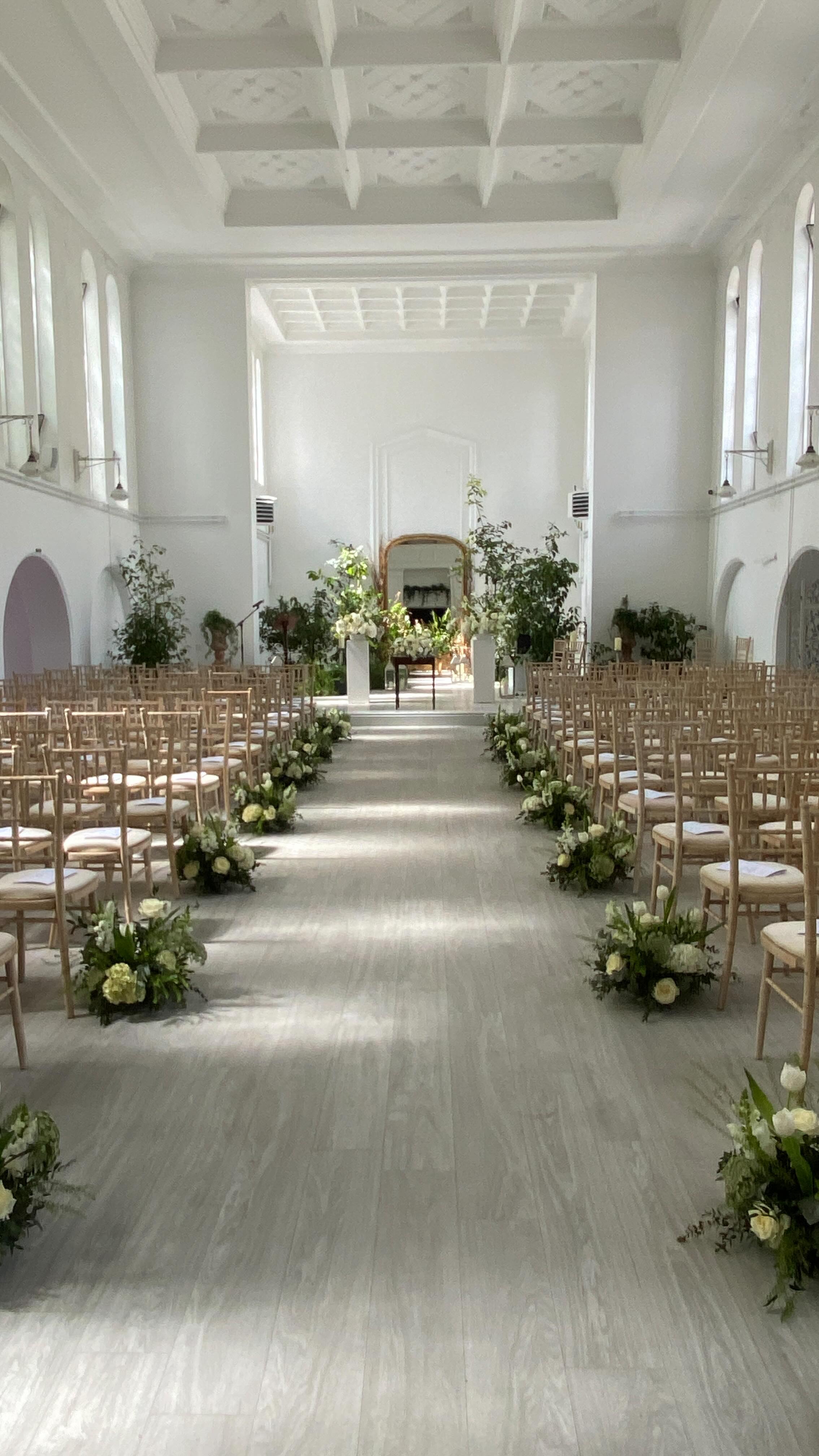 The Chapel of Love …. Beautiful ceremony room @gloster_house
Filled with lush green and white flowers for a classic fresh spring wedding @eimearokeefe @colinwalsh92