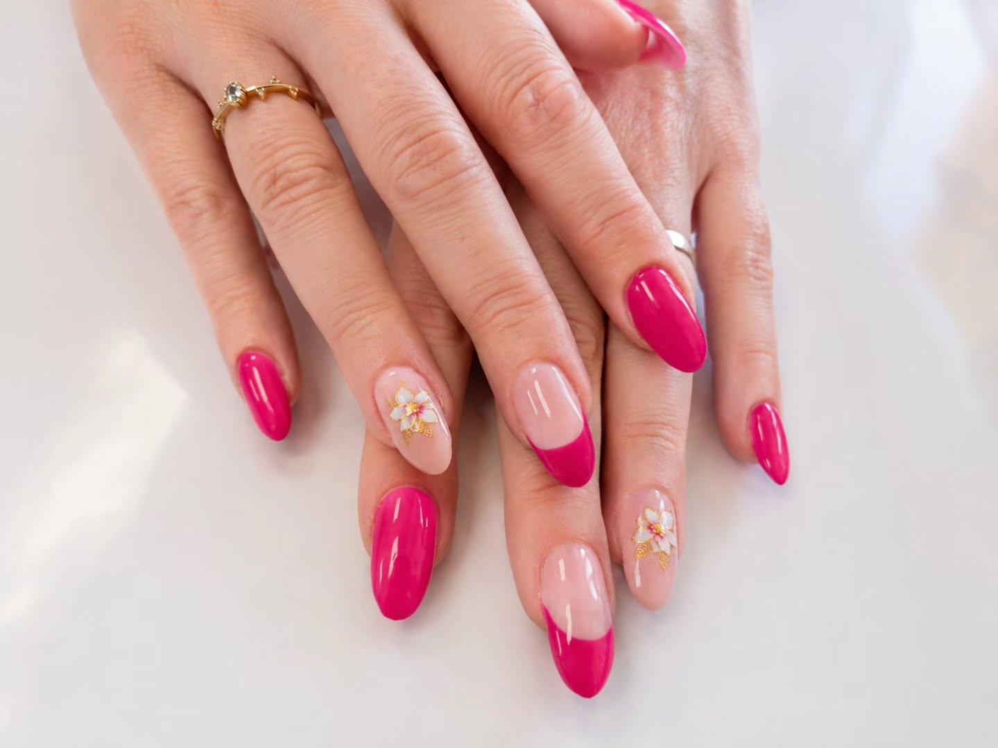 ✨ Rose éclatant, élégance assurée ! ✨
Craquez pour cette magnifique pose d’ongles aux tons rose fuchsia, sublimée par une french moderne et de délicats motifs floraux. 🌸💅
Un mélange parfait entre féminité, raffinement et tendance pour mettre vos mains en valeur en toute occasion.
📅 Prenez rendez-vous dès maintenant et offrez-vous une manucure qui ne passe pas inaperçue !
🌸 Pose soignée
🌸 Finition brillante
🌸 Nail art délicat
🌸 Tenue longue durée
📩 Contactez-nous en message privé pour réserver votre créneau.
#Onglerie #NailArt #Manucure #OnglesRoses #FrenchColorée BeautéDesMains PoseDongles NailsAddict InstitutBeauté Ajaccio