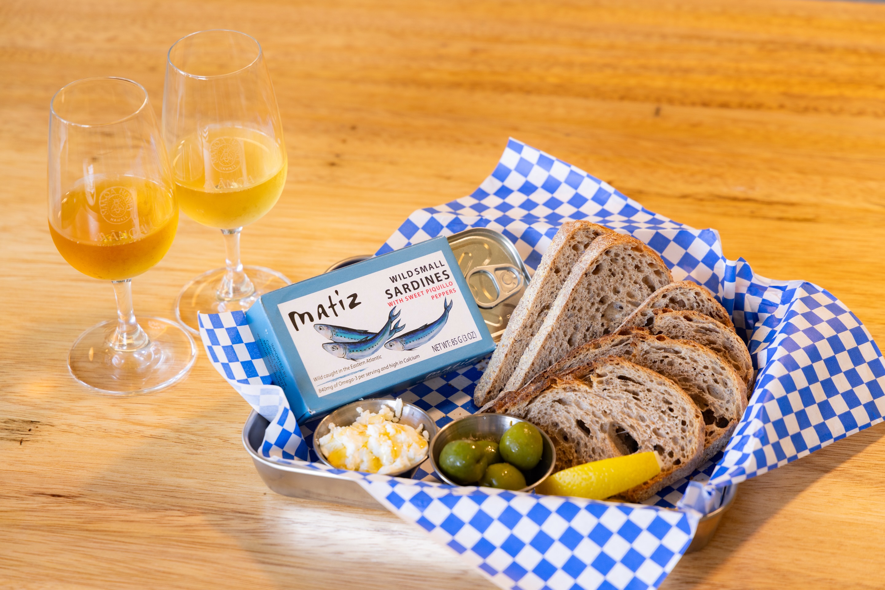 🐟🍯 TINNED FISH 🍯🐟
We’re buzzing about this one. 🐝
Our Tinned Fish Board features premium tinned fish (Your Choice), fresh-baked bread, creamy goat cheese, olives, and lemon.
For just $16, it’s the perfect way to 🐝 adventurous, share with a friend, or treat yourself to a little coastal snack break.
Come see what all the buzz is about at The Honey Bar. 🍯✨
#TheHoneyBar #BeeTheBuzz #TinnedFish #MeadPairing #HoneyWine #SnackBoard #SardinesAndMead #ManoaHoney #BeeHappyDrinkMead #HonoluluEats