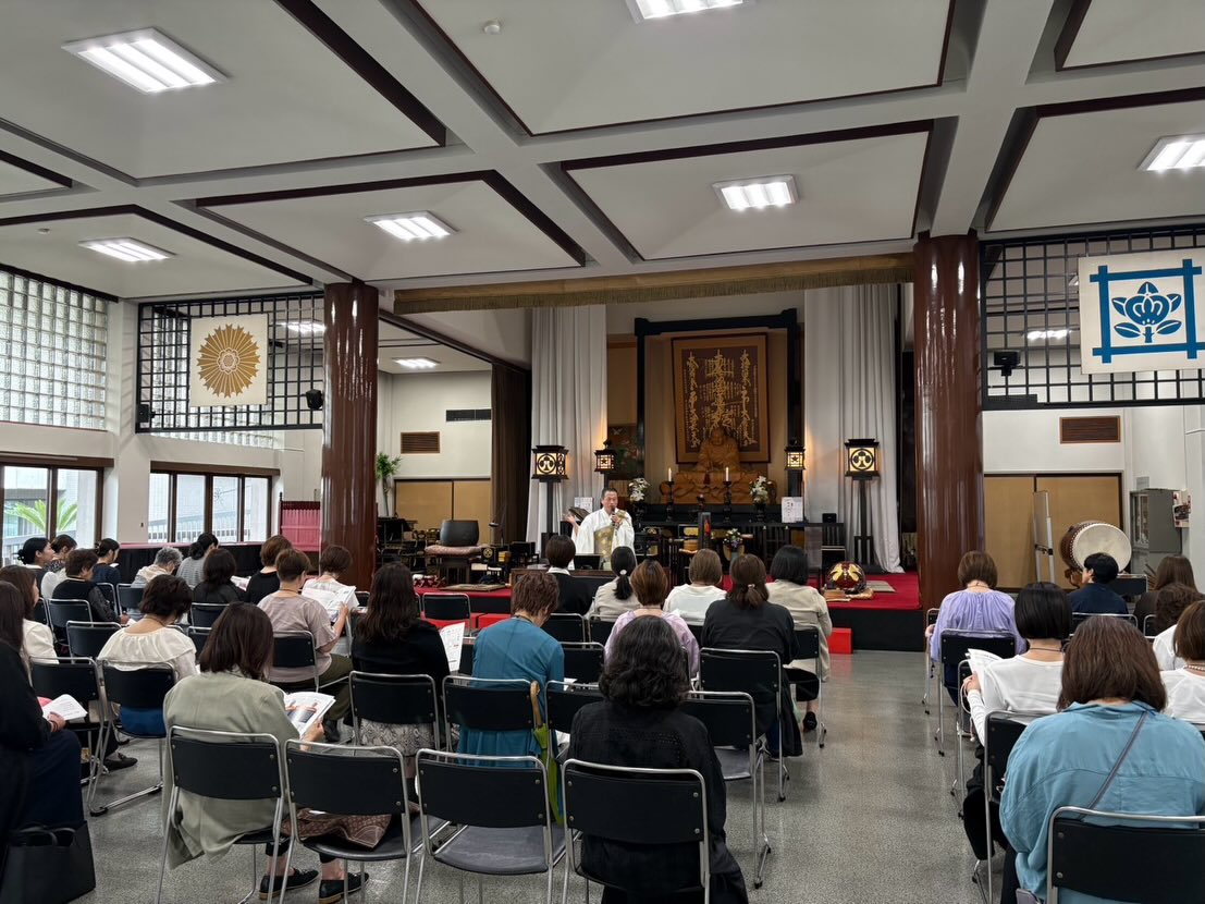 岡山県寺庭婦人会の総会前に
日本子ども支援協会の冊子を配り
『養育里親について』の話をしました。
香雲寺ホームページ
https://www.okayama-kouunji.com
#日本子ども支援協会
#岡山県寺底婦人会
#香雲寺
#日蓮宗のお寺
#養育里親