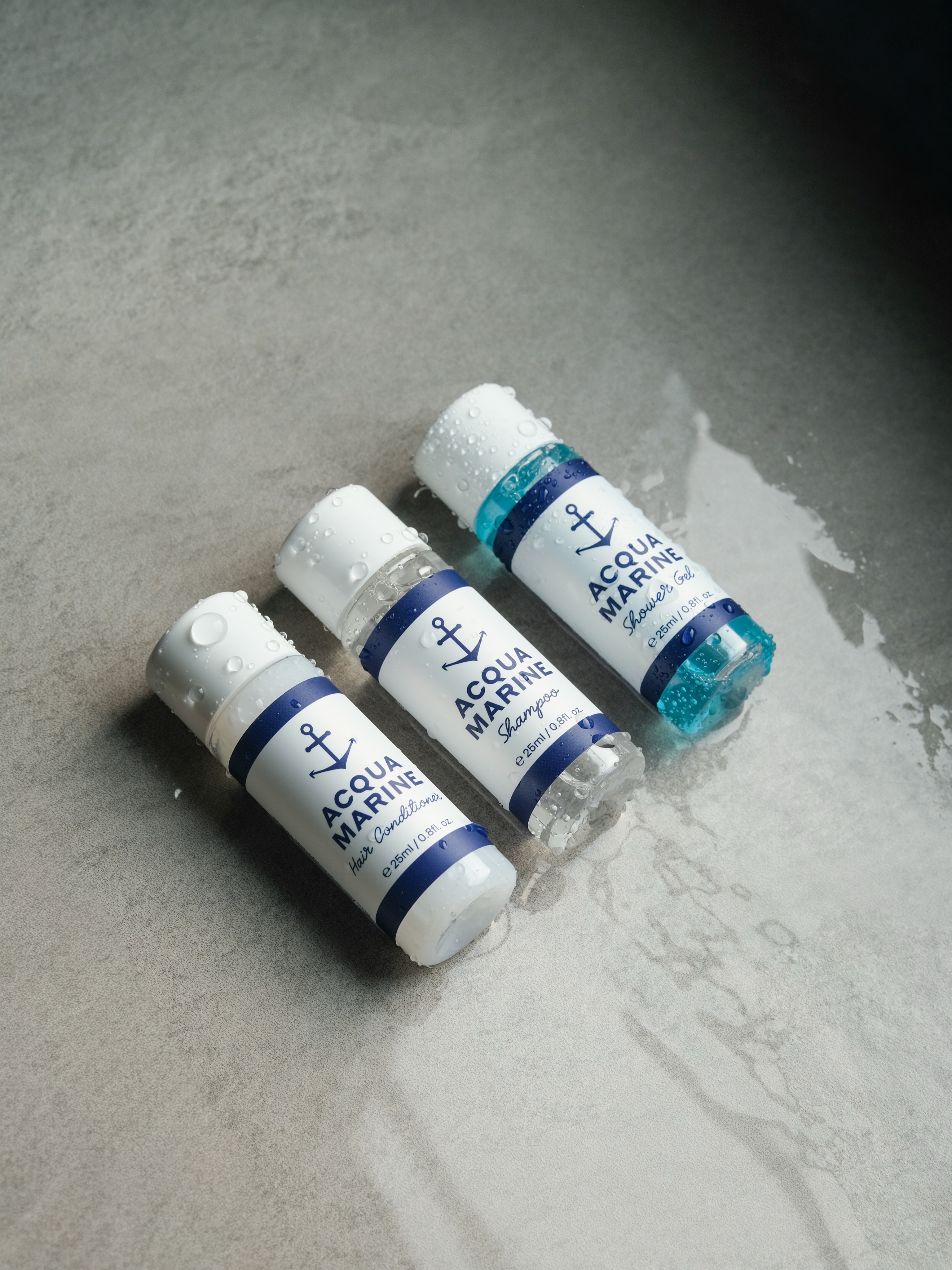 Acqua Marine. Inspired by the purity of the sea. 🌊
Bright citrus notes of lemon and lime open the composition, followed by a calm aromatic heart of lavender and rosemary, resting on a soft base of basil and woods.