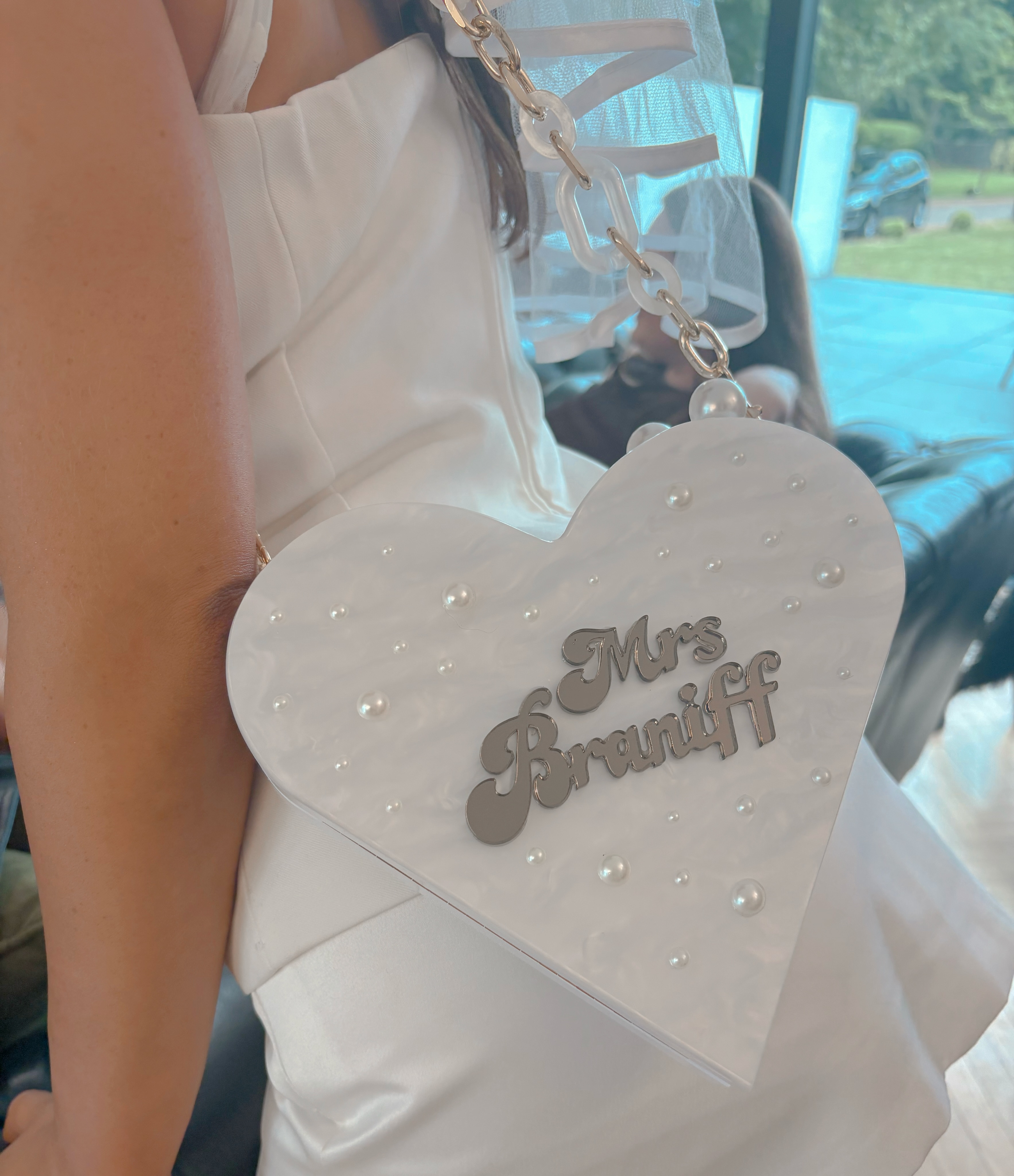 Main character bridal energy ✨
Complete the look with a personalised White Marble Heart Bag🤍💍