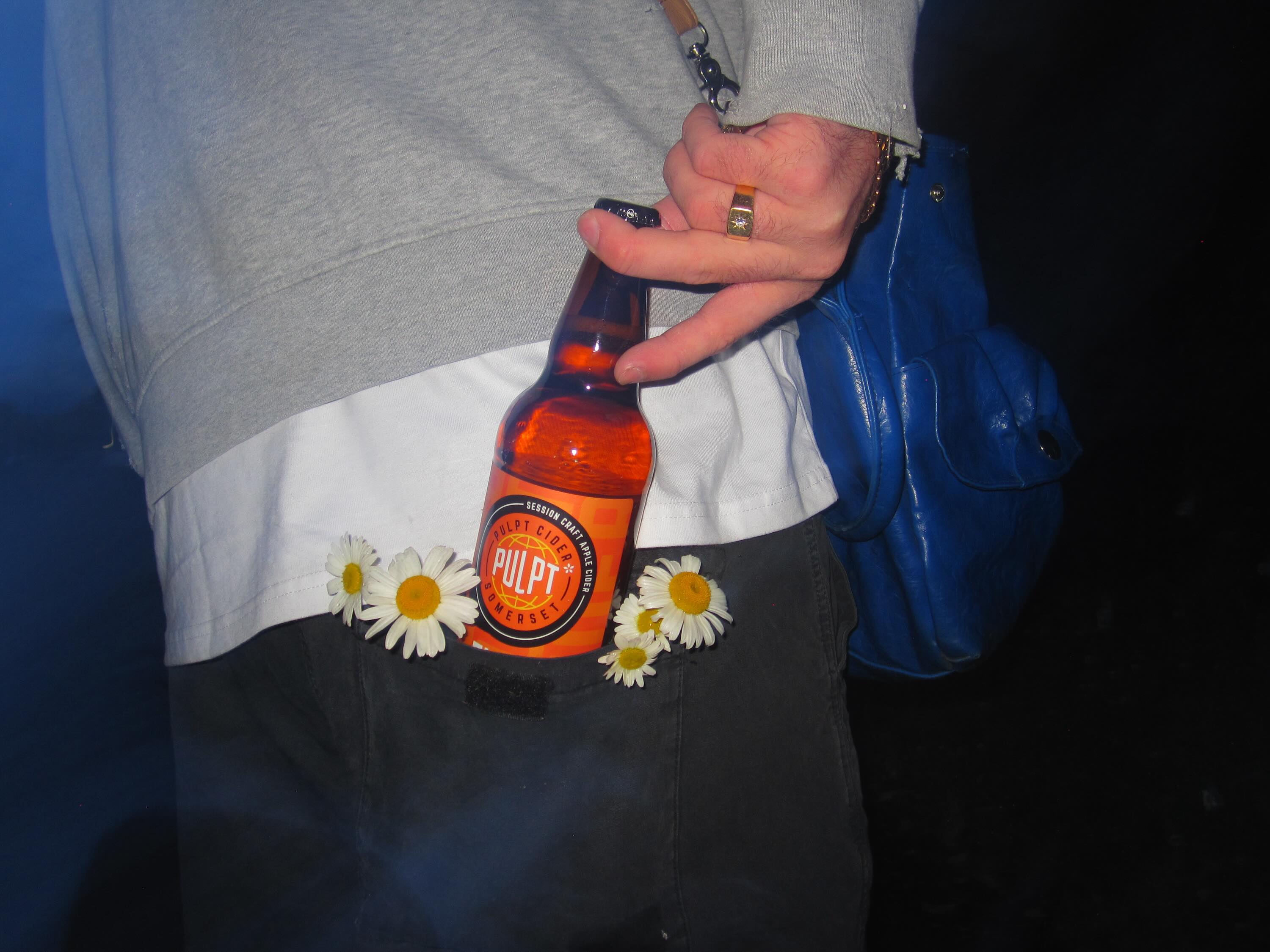 Flare is a perfectly balanced cider, and it’s the perfect companion for a late night adventure. Its conversation skills aren’t great, but it more than makes up for it in taste
Find us at Tesco, Waitrose, Ocado, and via all the links in our bio 🍎
#cider #drinkbritish #moderncider #craftcider #adventure