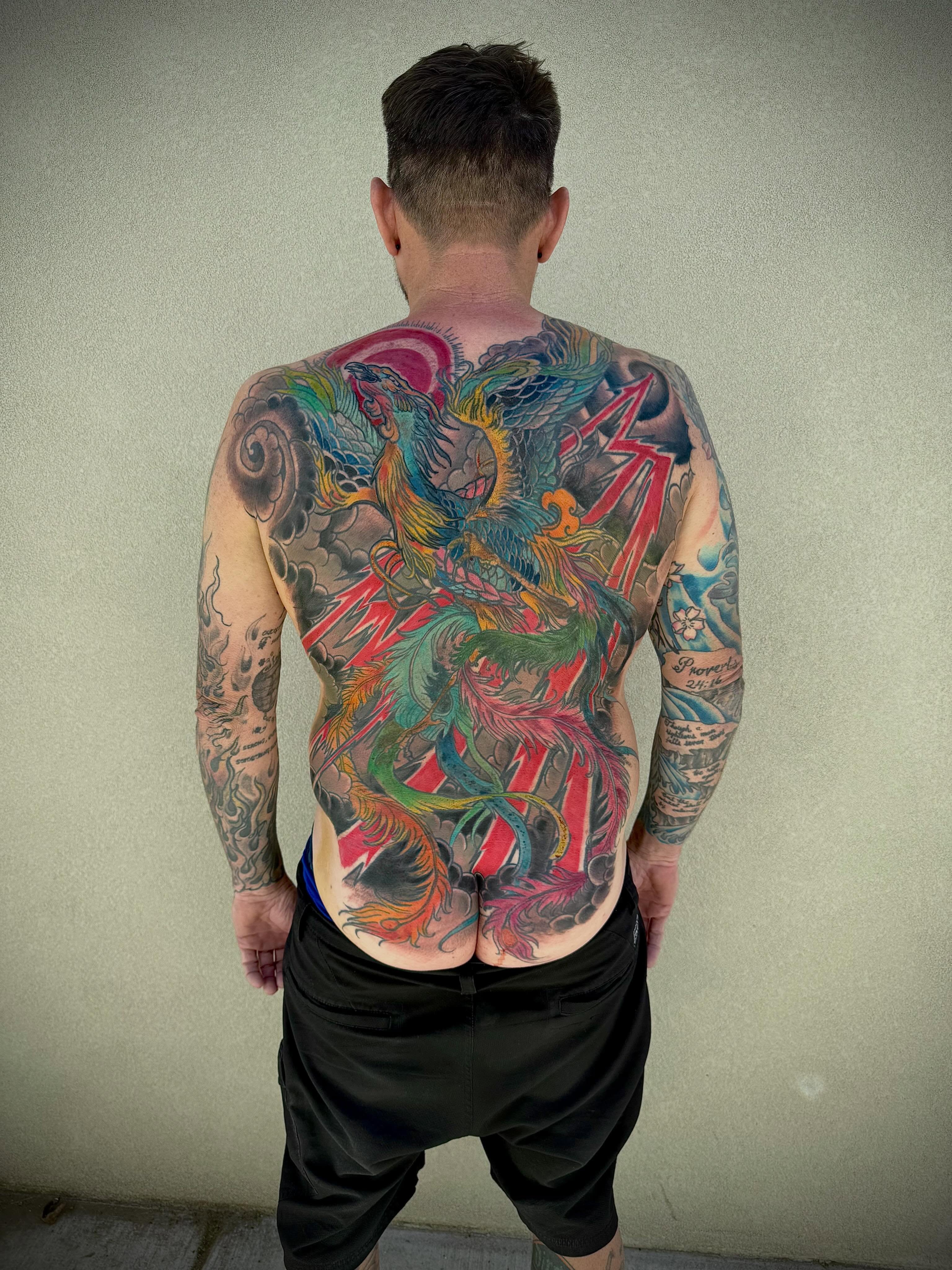 started the outline on my good friend @jhcoatings about five years ago and like a mad man, he finished it in three days! Still need some tweaks on it, but for the most part, super pleased about how it came out.
#Crazy#truegrittattoosnewmexico #AlbuquerqueTattooArtist #Can’tStopWon’tStop #Crazy