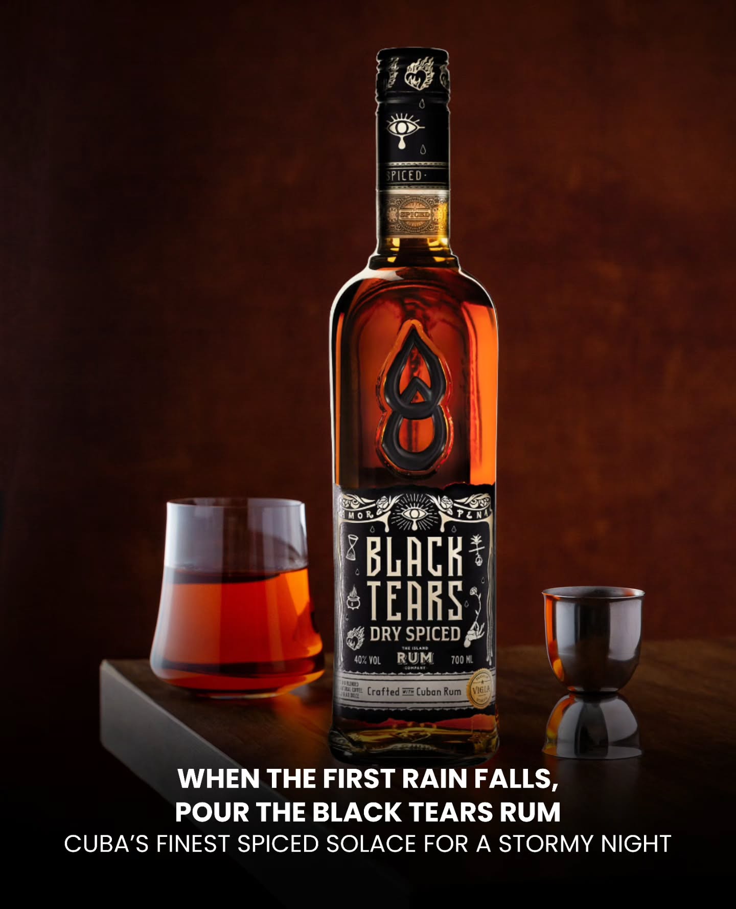 Nothing pairs quite like the earthy scent of the first downpour and the deep, mysterious notes of Black Tears. Turn up the music, dim the lights, and let the Cuban spirit warm the evening.