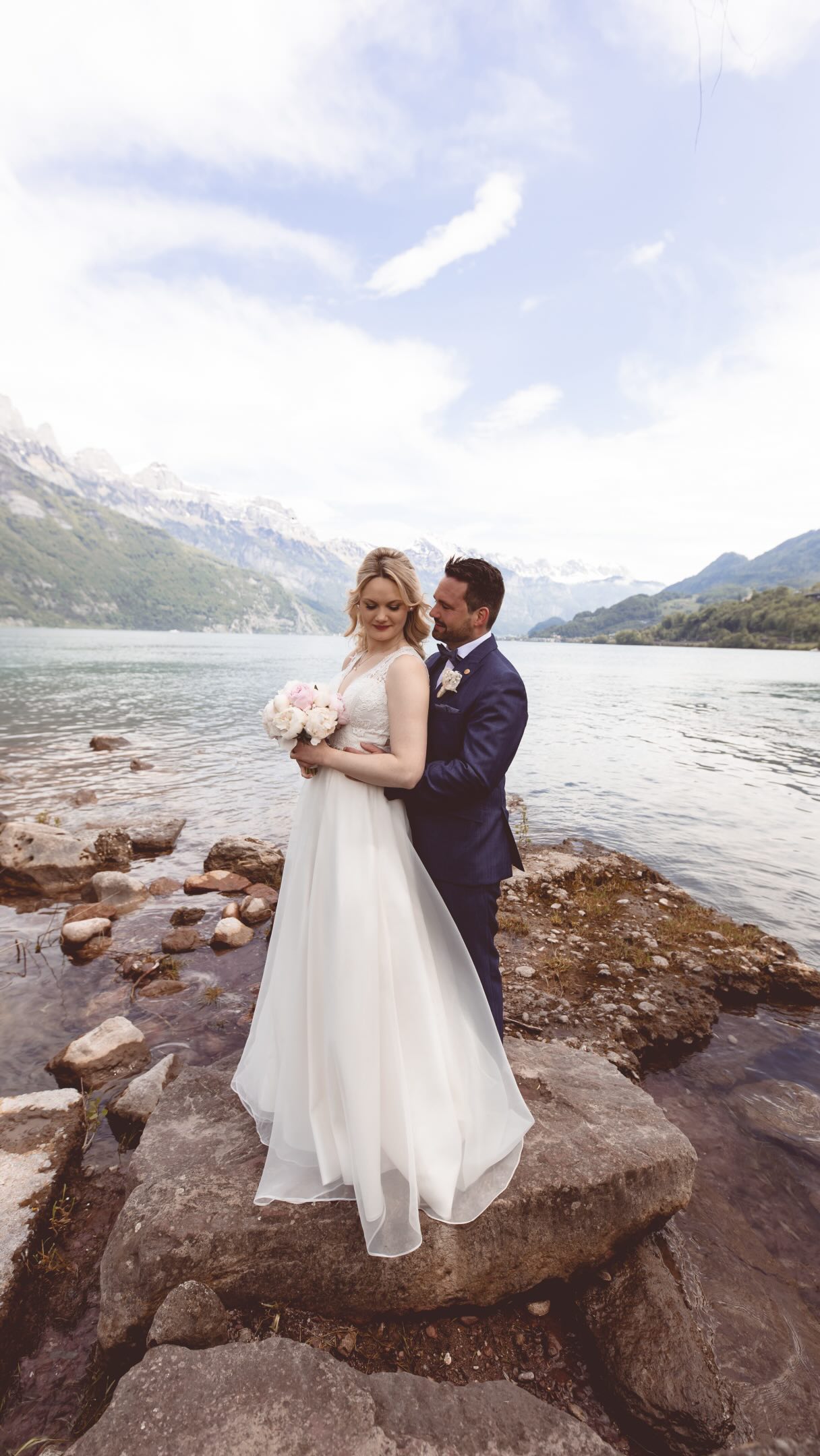 🌸 Mai-Hochzeit am See
✨ Repost aus dem Archiv ✨
Traumkulisse, Traumpaar und ein unvergesslicher Tag am Walensee. 🤍
Danke für euer Vertrauen.
Dienstleister:
📝 Planung & Organisation: @gluecksmomente.li
🎀 Dekoration: @gluecksmomente.li
📋 Papeterie: @pastellliebi
📸 Fotografie: @herzundblatt_fotografie
📸 Fotobox: @photowall.li
🎤 Traurednerin: @traurednerinpatriciawagner
🎶 Musik: @planktonmusic
🌸 Floristik: @blumen_anderscht
🏡 Location: @sagibeiz
📅 Repost 2023