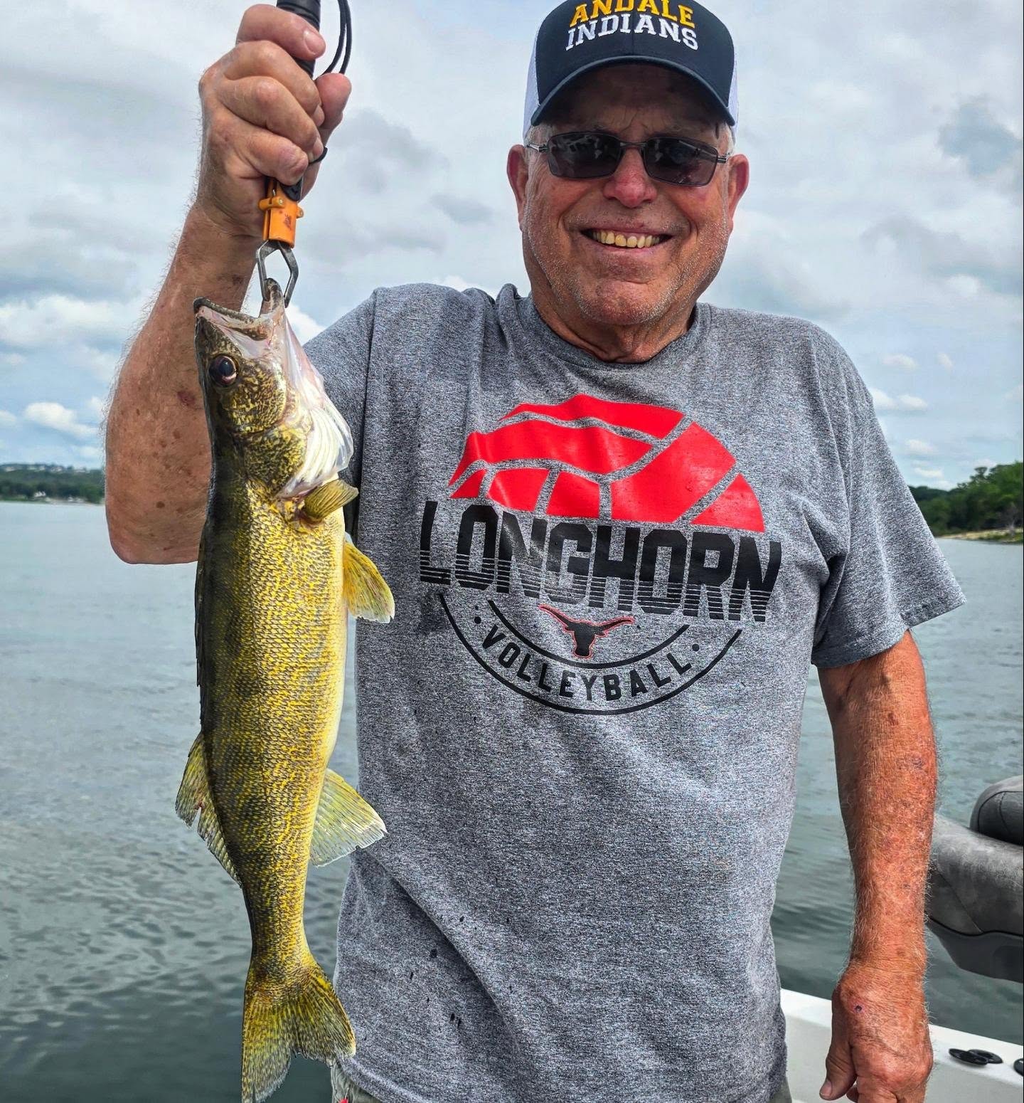Someone wanted some walleye for dinner so the pressure was on to save the bass from a grease bath. Beautiful morning and a great day.
#Frenzelsguideservice #fishingbranson
#bassfishing #tablerock #walleye