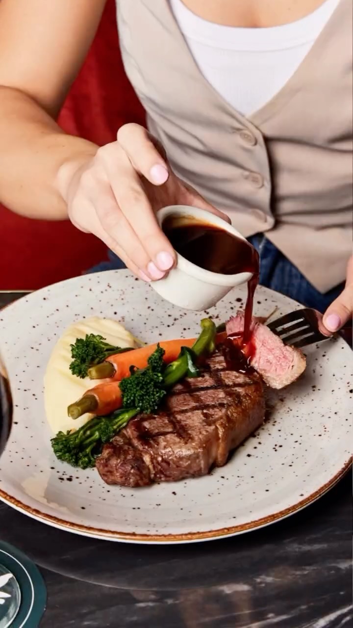 Weekends are better when nobody has to decide where to go, The Strawberry is your spot this weekend! ❤️
Good food, cold drinks, plenty of sport on the screens and the kind of atmosphere that makes you stay for one more.
Grab your mates and settle in at The Strawberry this weekend.
Walk-ins welcome and bookings via the link in bio!
#surryhills #sydneybar #sydneypubs #sydneyeats #sydneynightlife