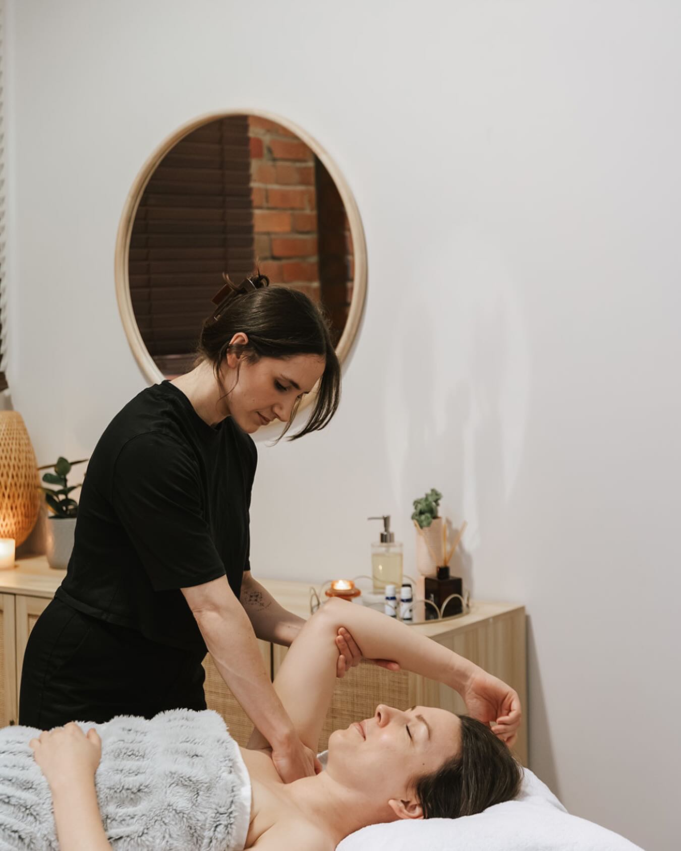 ⨠You asked, we delivered! â¨
More Myotherapy and Myo-Massage appointments are now available from next week!
Weâve extended our clinic hours to give you more opportunities to prioritise your health, reduce pain, improve movement, and feel your best.
If youâve been waiting for an appointment, now is the perfect time to book. Our new spots are expected to fill fast, so donât miss out!
Your body will thank you!
.
.
.
.
#myotherapy #myomassage #melbournemyotherapy #painrelief melbournehealth