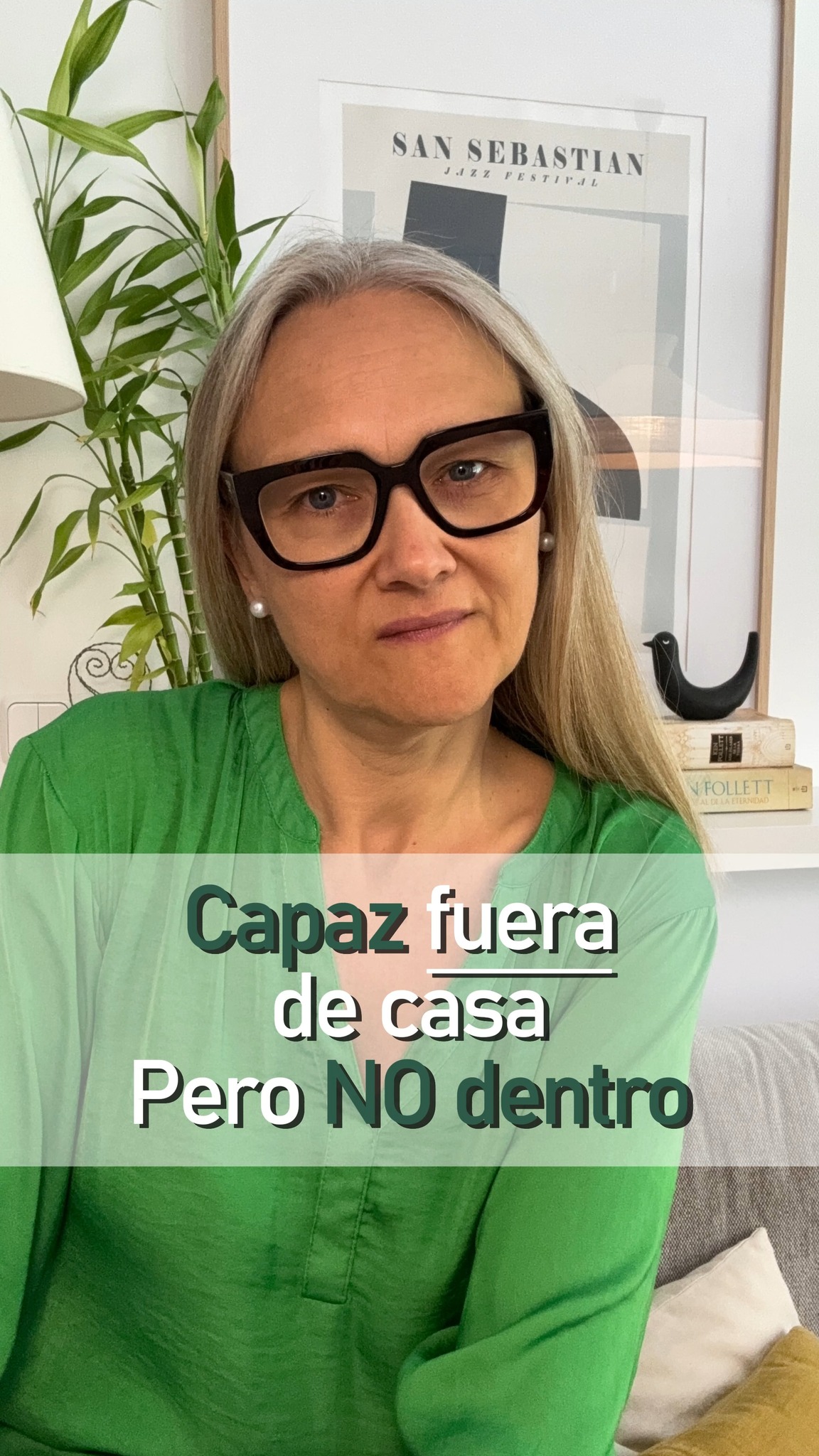 Resuelves cada día cosas mucho más difíciles que ordenar tu casa.
Y aun así, el desorden de tu casa gana. ¿Por qué?
Por fuera resolutiva. Tu trabajo, tu gente, lo que haga falta.
Y al entrar por la puerta de casa, te sientes otra: más pequeña, más bloqueada, superada por algo que desde fuera parecería una tontería. El desorden y el volumen de los objetos
Y como puedes con todo lo demás, has llegado a pensar que, si con esto no puedes, el fallo está en ti. No lo está.
Que seas tan capaz fuera y te bloquees aquí no demuestra que algo falle en ti.
Demuestra que esto no es un problema de capacidad. Es otra cosa.
He preparado un test con el que podrás entender qué está pasando de verdad con la dificultad para conseguir orden en tu casa.
Si sientes que ya ha llegado el momento de volver a respirar en tu casa, comenta la palabra RESPIRAR y te hago llegar el enlace del test
#tresinteriores #LibérateDelDesorden #DesapegoConsciente #SoltarParaCrecer #AdiósAcumulación #VivirSinDesorden #PsicologíaDelOrden #CreenciasQueAtrasan #CambioDeMirada #BloqueosYDesorden #MenteOrdenadaVidaOrdenada #OrdenYBienestar #MujeresQueTransforman #ReinventaTuVida #AdiósAcumulación #ViviendoLigera #CrecimientoPersonalMujer
