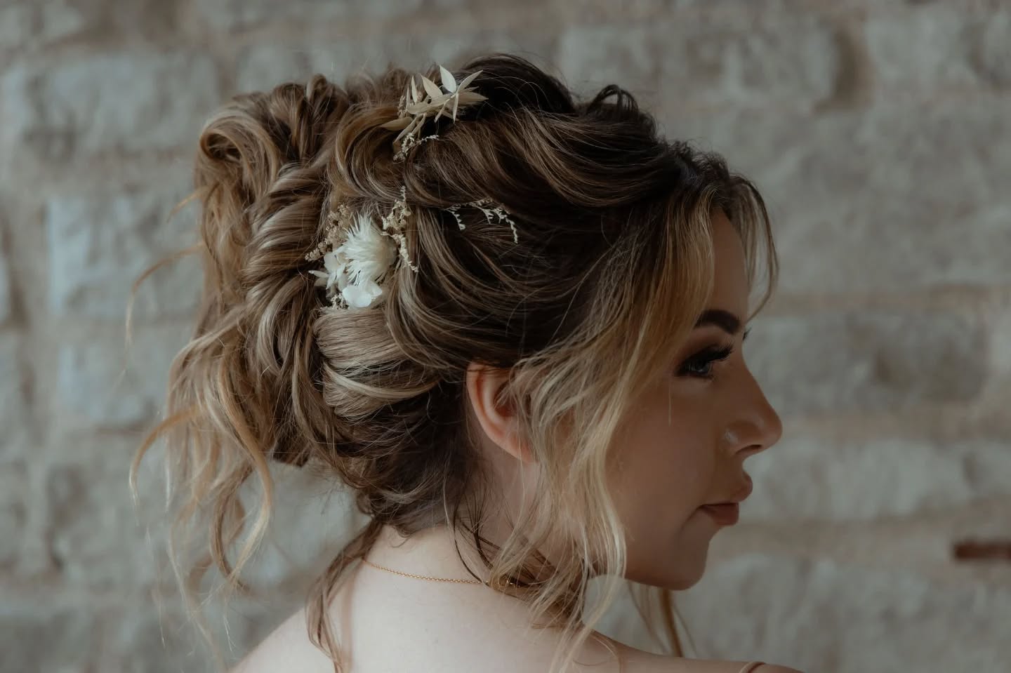 Beach boho bridal hair...soft, beautiful details inspired by nature ๐ผ
No matter your hair type or thickness, 99% of brides can achieve a stunning beachy updo styled like this ๐
Allow me to transform your hair into what you've been dreaming for on your wedding day ๐ Becca x
P.s most of my brides ask if bridesmaids can have these styles too - my answer is yes! ๐ฅฐ I always offer simplified versions of all of the hairstyles you see here - complimenting you as the bride, perfectly ๐ฅน
Send me a DM if you're looking for a bridal hair stylist in Devon or Cornwall 2026/27 ๐ฅฐ๐๐ง๐ฝโโ๏ธ
#bridalhairdevon #weddinghaircornwall #bohoweddingdevon #bridalhairplymouth #plymouthweddinghair
