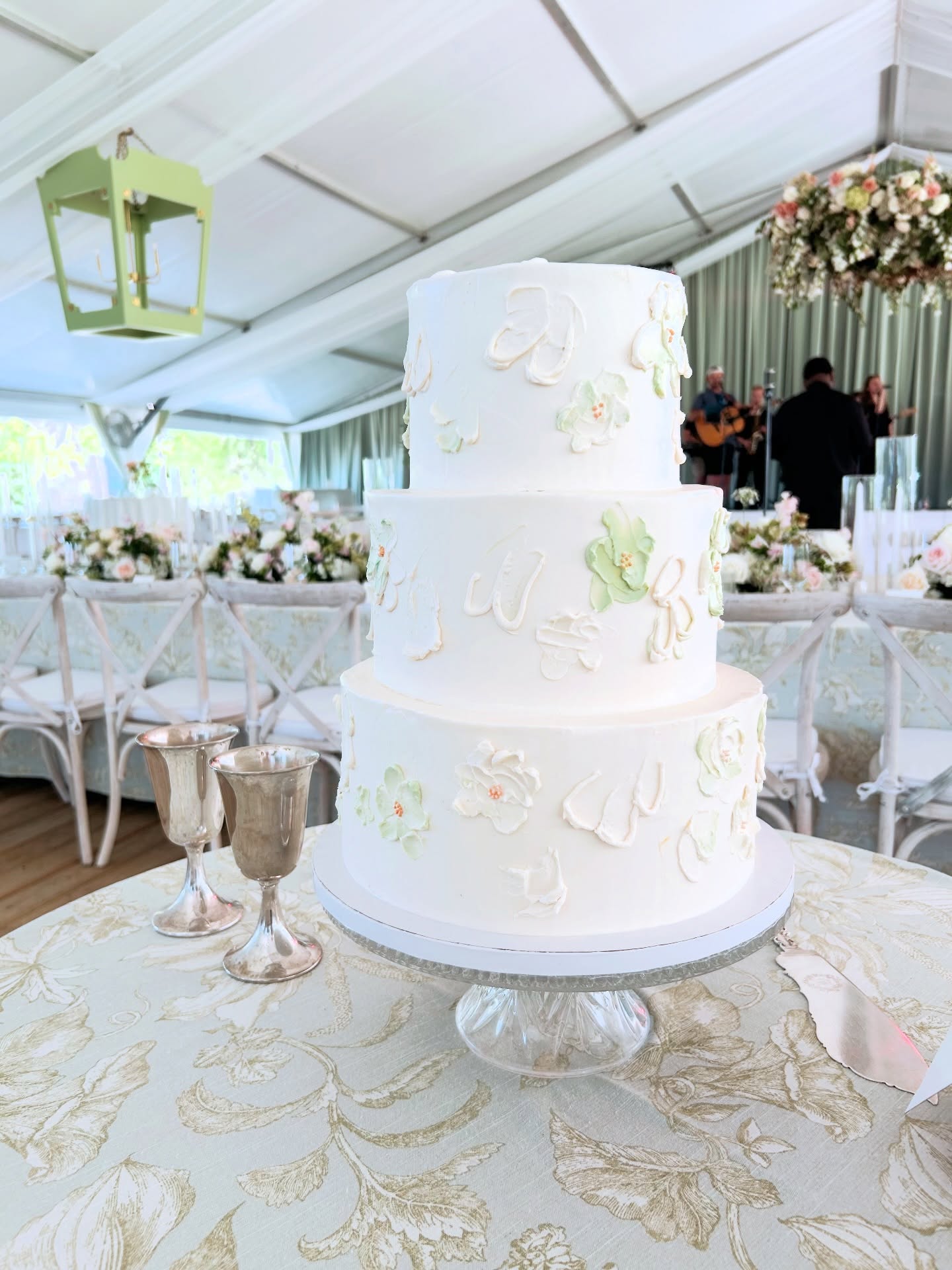Wedding cake and petit 1 year anniversary cake @runnymedeevents