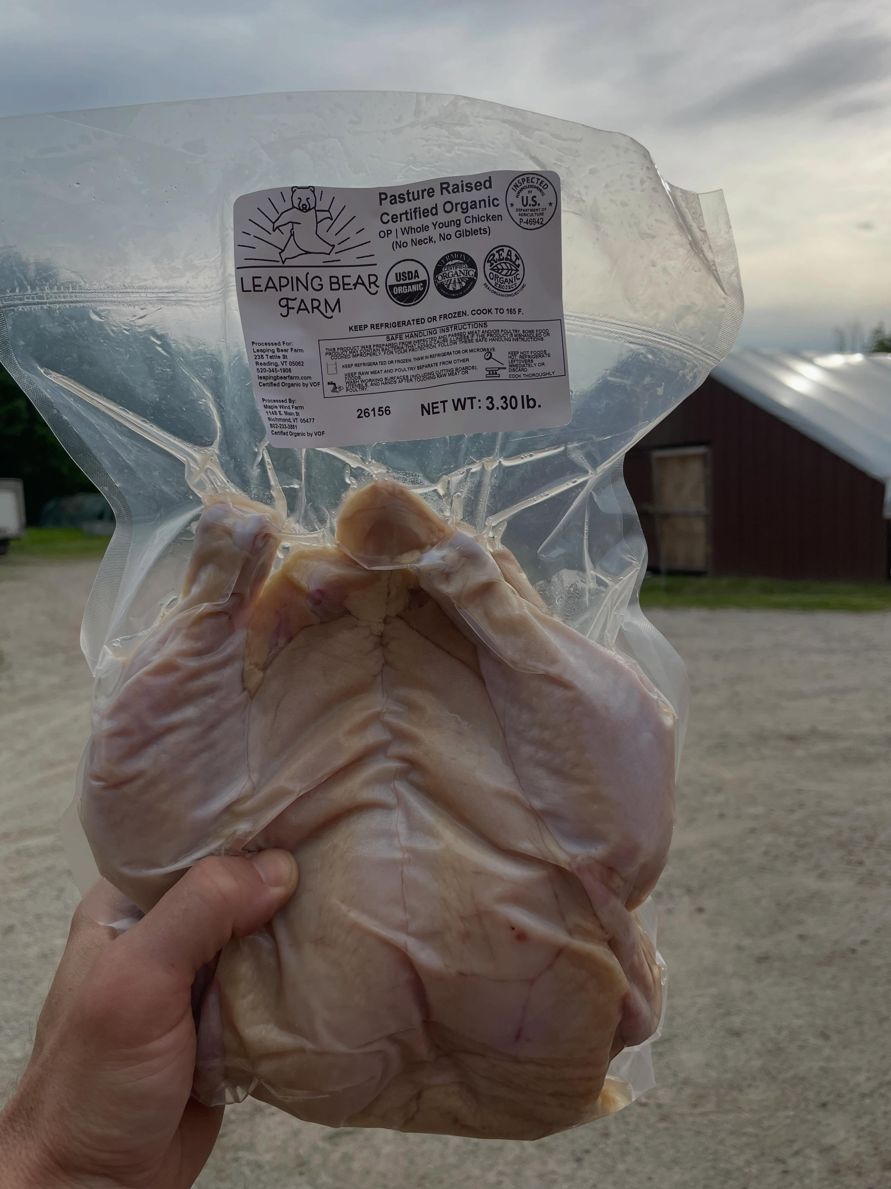 Chicken is back on the menu!!!
Come out this weekend and pick up some of the best chicken you will ever taste! Fresh from the processor and never been frozen. Our chickens got to live their best lives out on our pastures with daily moves of their coops ensuring they get to enjoy a clean environment with plenty of space to roam and explore. Happy, content, and stress free makes a difference in the final product. Find out for yourselves 😊
@westriverfarmersmarket @putneyfarmersmarket @ludlowfarmersmarket @realorganicproject @vermontorganic