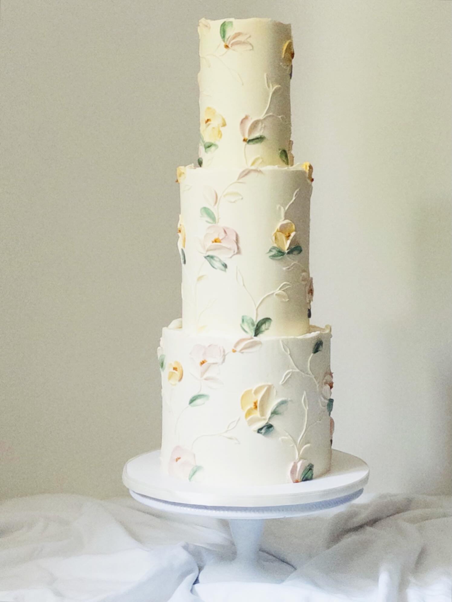 Painted buttercream flowers for Vivian & Glen 🌷
#torontoweddingcakes #torontoweddings #paintedbuttercream #luxuryweddingcakes #floralweddingcake