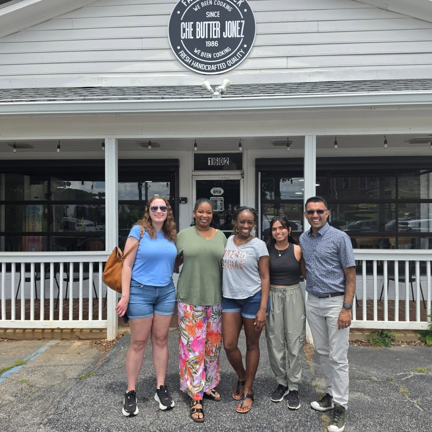 My Campaign #DreamSquad ❤️
Lunch at @chebutterjonez (that lamb burger was 🔥) then Zoo Atlanta.
Because when your ALL FEMALE CORE TEAM helps you win your 9th term to the Georgia House of Representatives without a runoff...
They become family. 👏🏾👏🏾👏🏾